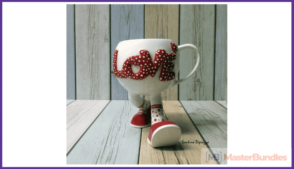 An unusual cup with legs. This is an original gift for Valentine's Day.