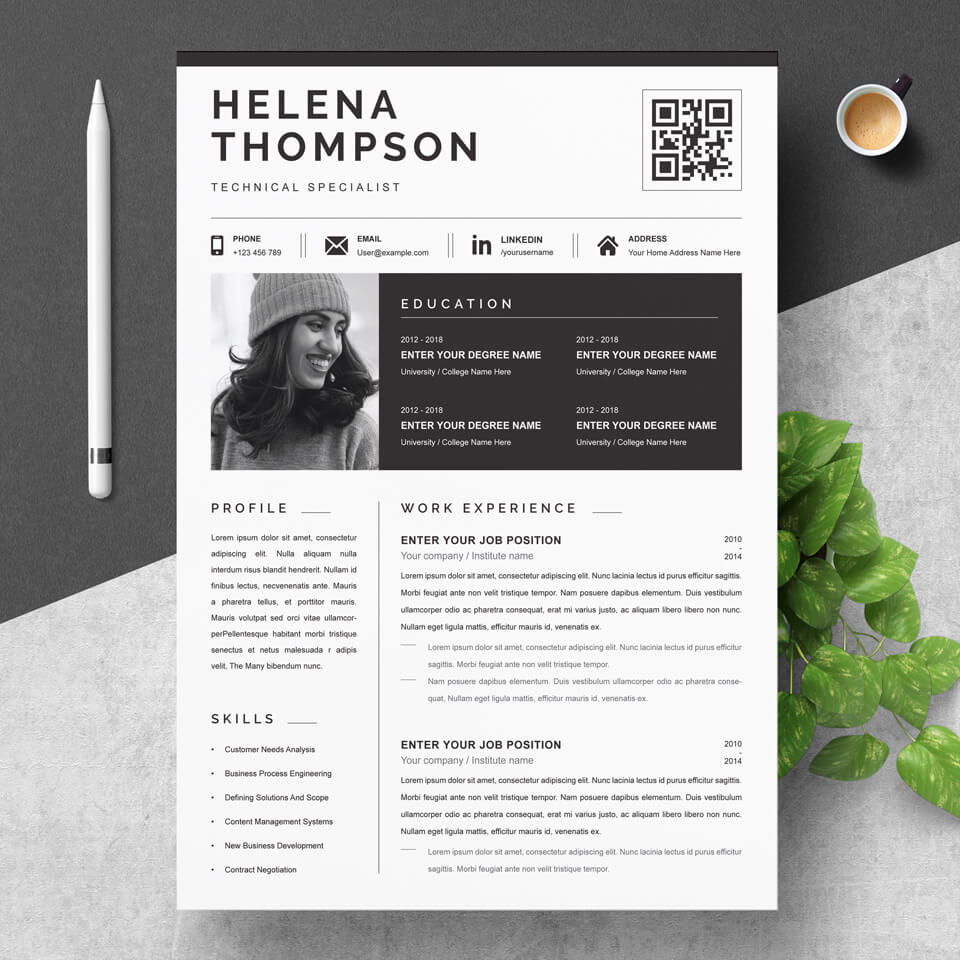 Modern and stylish template with qr code. This is the first page where you can indicate your social networks, say a few words about yourself, your experience and basic skills.