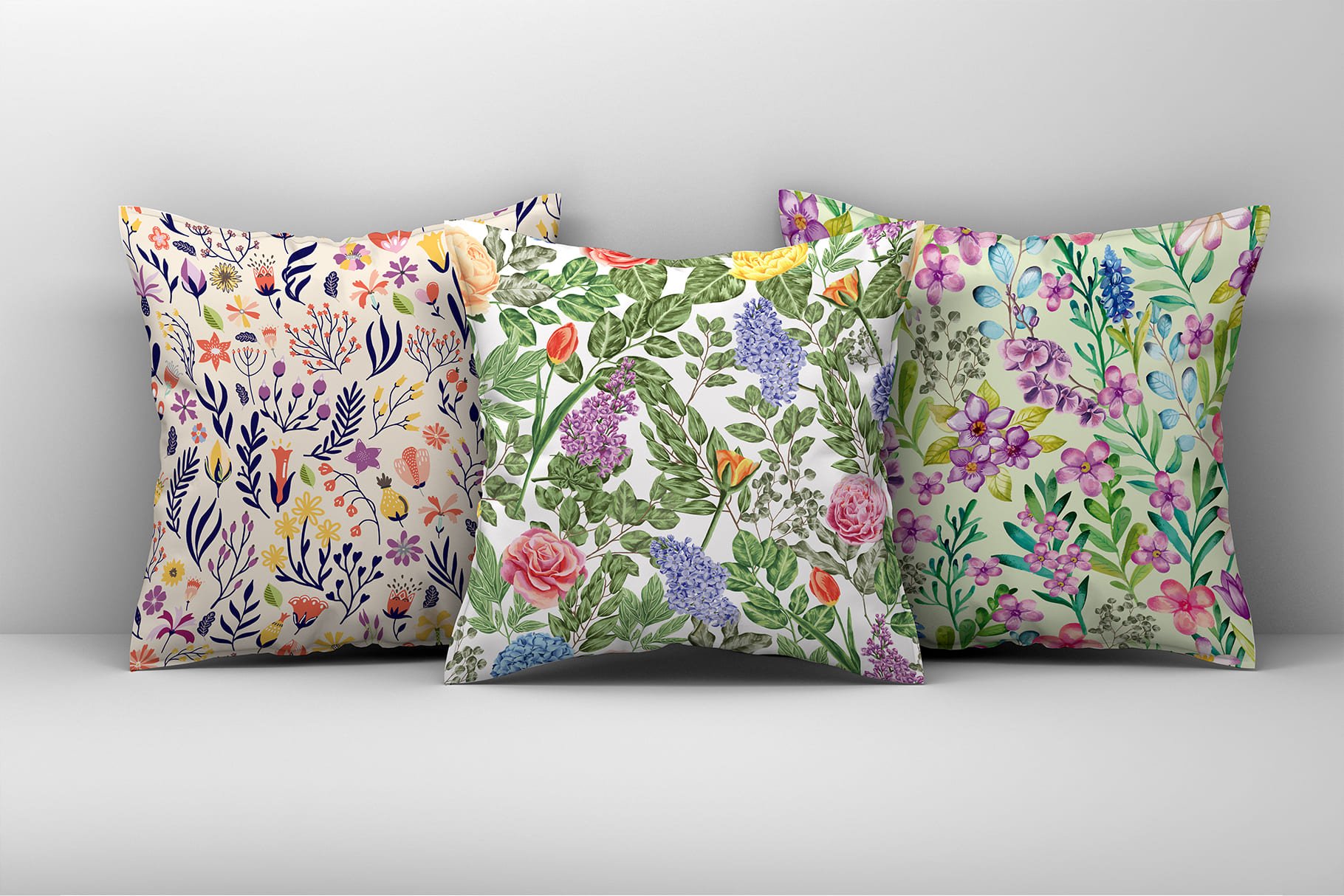 Decorative pillows decorated with floral patterns.