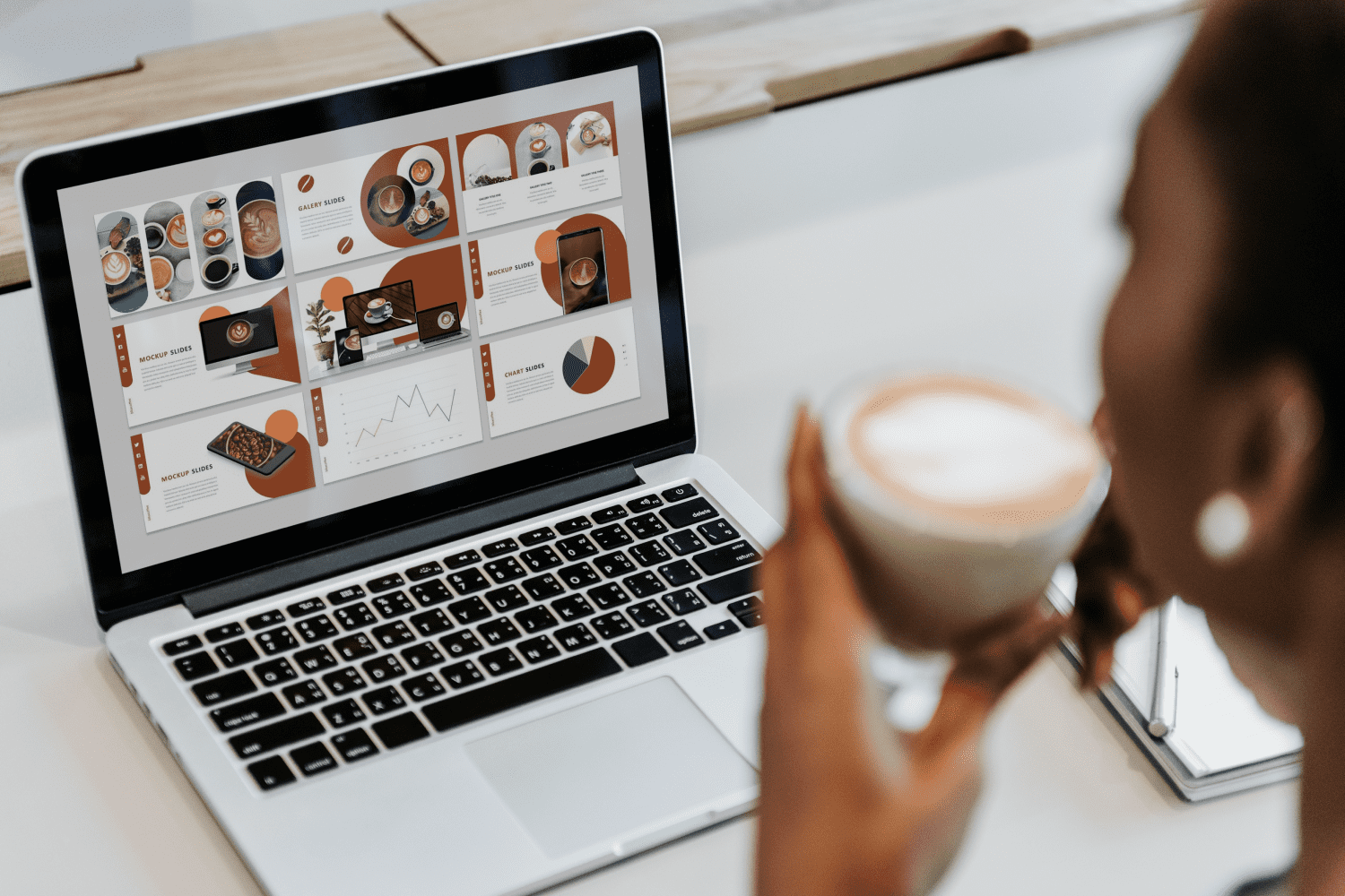Bika Coffee-Coffee Addict Powerpoint - Mockup on Laptop.