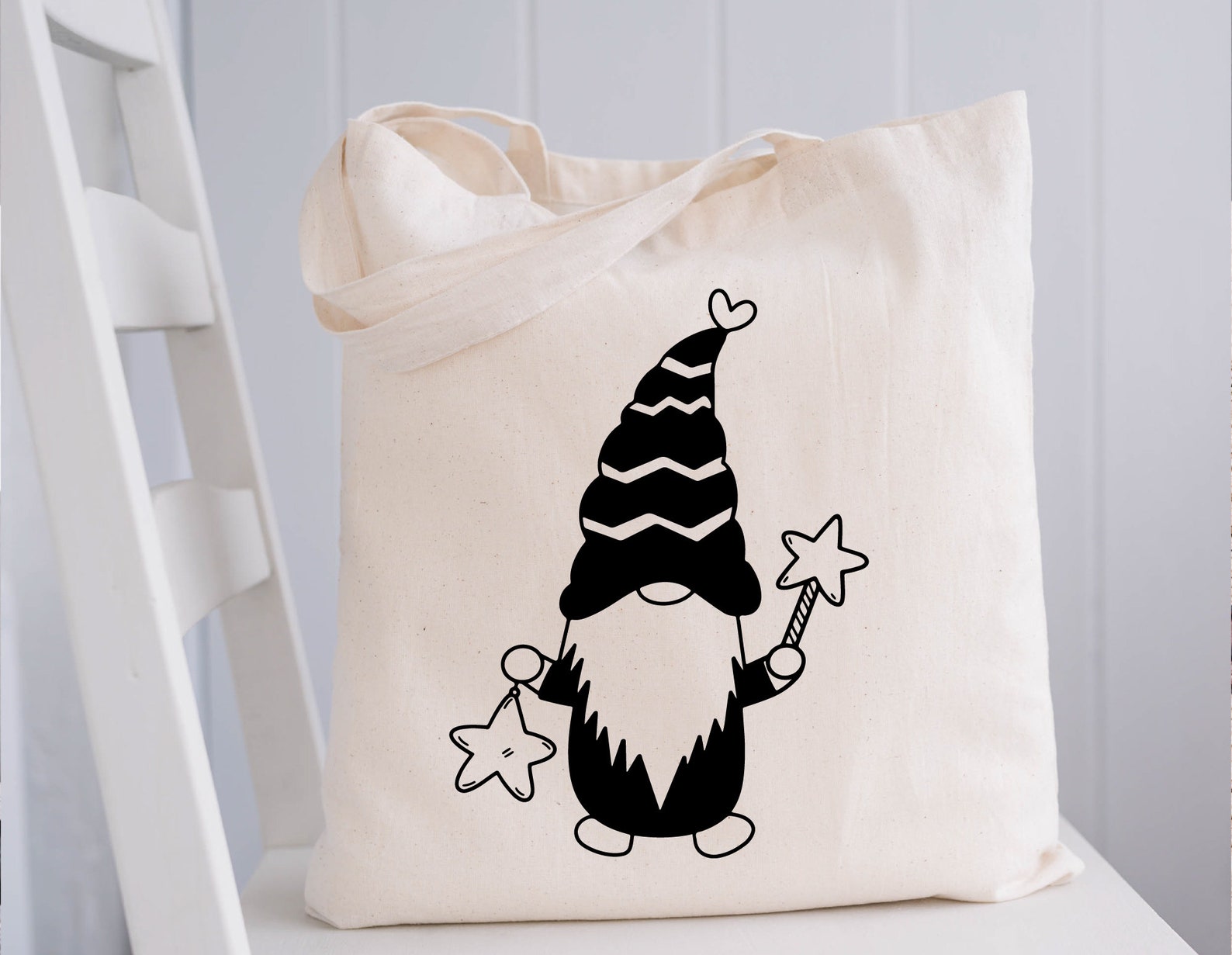 Magic gnome on the eco bag.