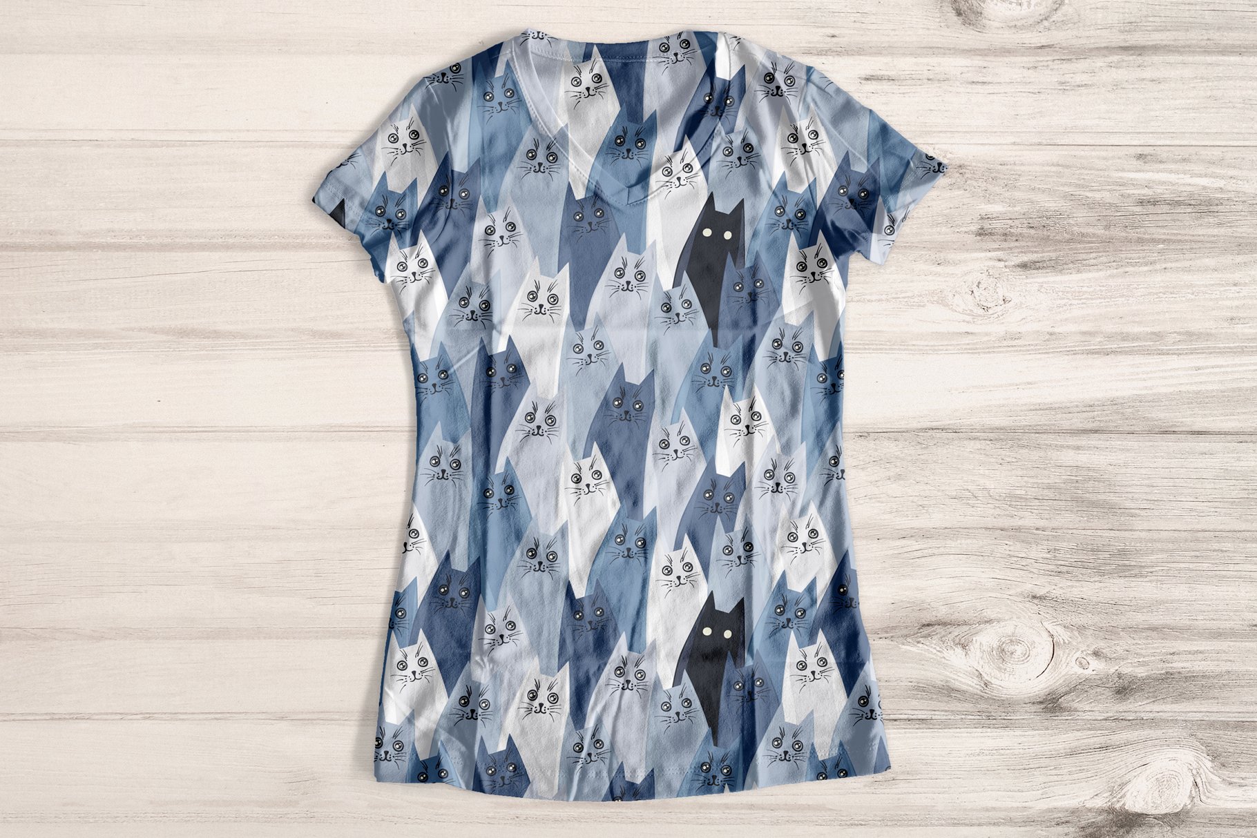 Blue t-shirt with many cats.