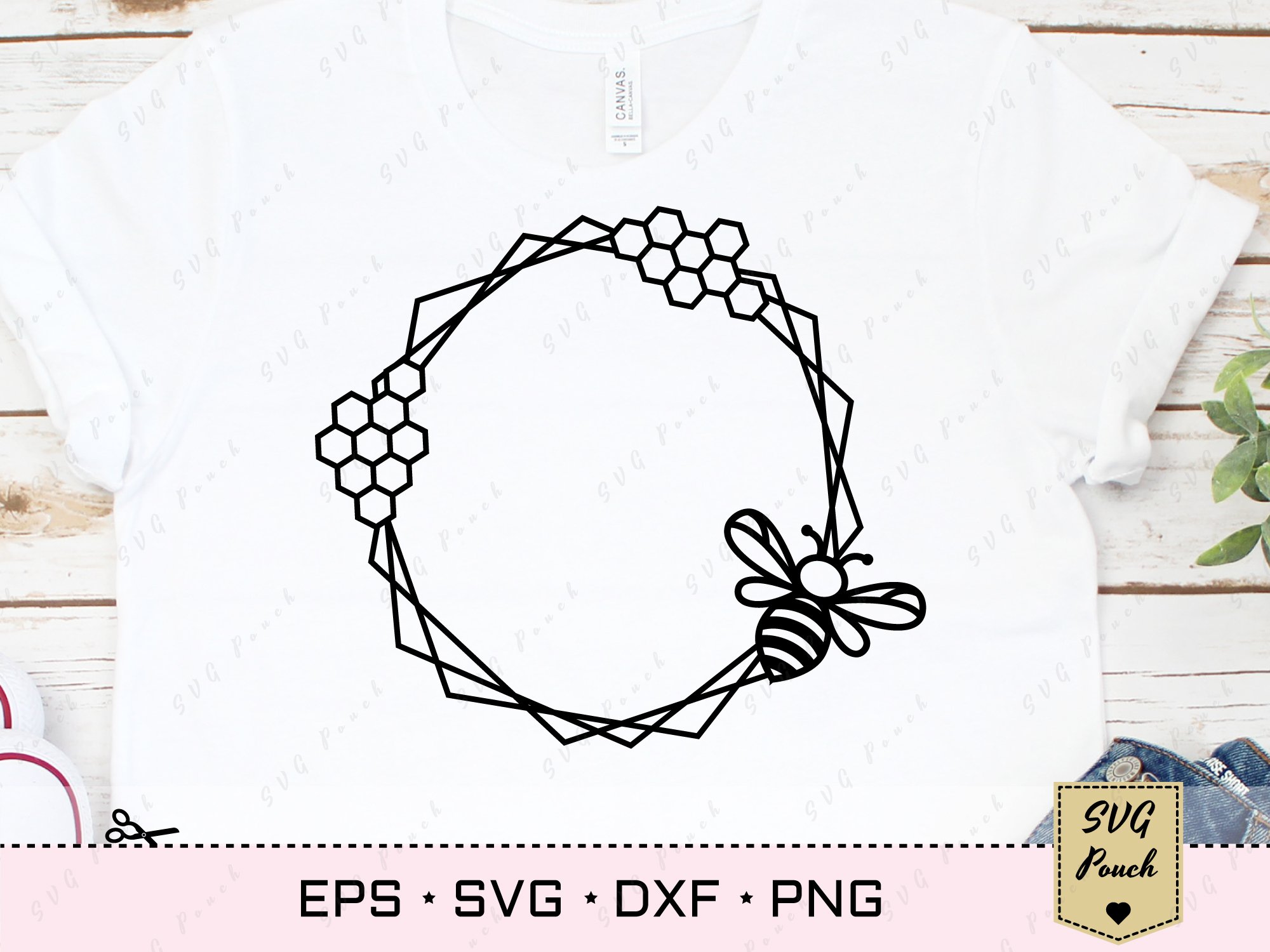 T - shirt with a wreath and a bow on it.
