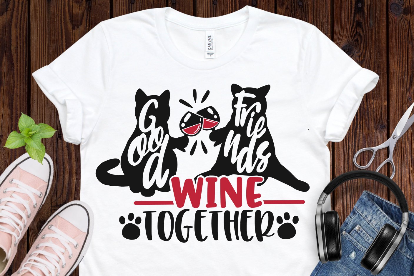 T-shirt with cats and wine.