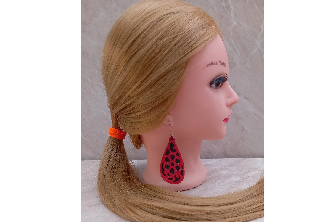 Example of using a creative redk earring.