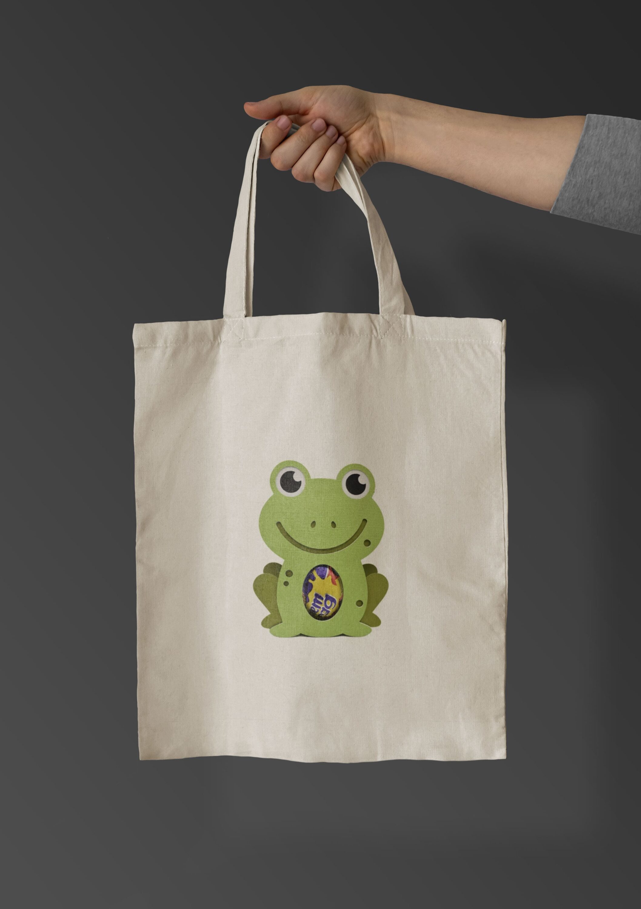 Shopping bag with frog design.