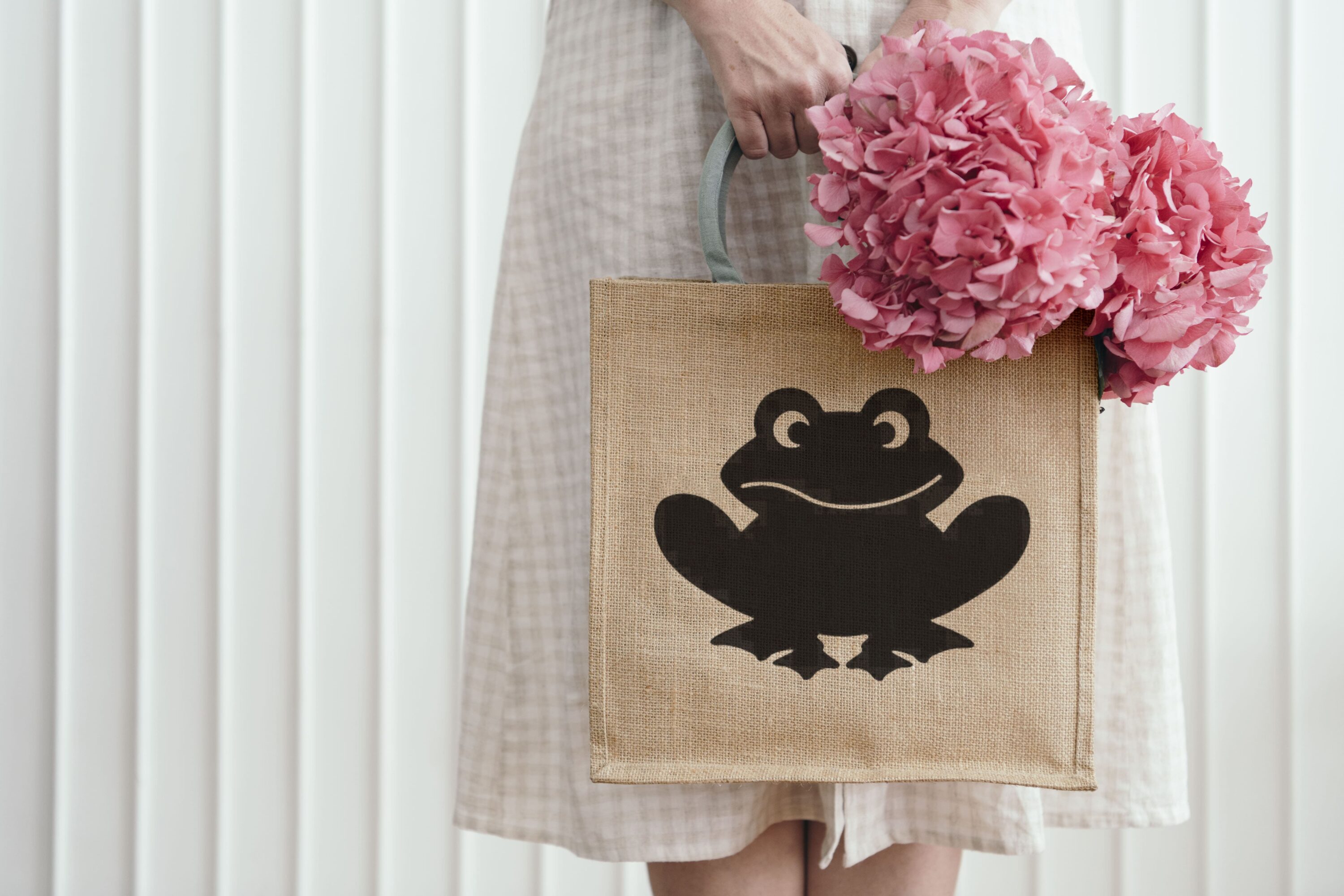 Shopping bag with Frog SVG bundle.