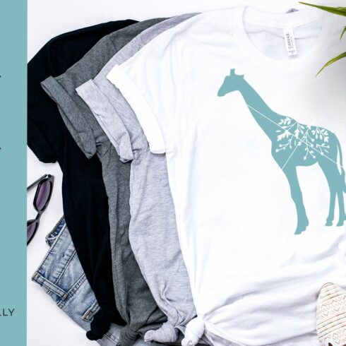 T-shirt set with giraffe.