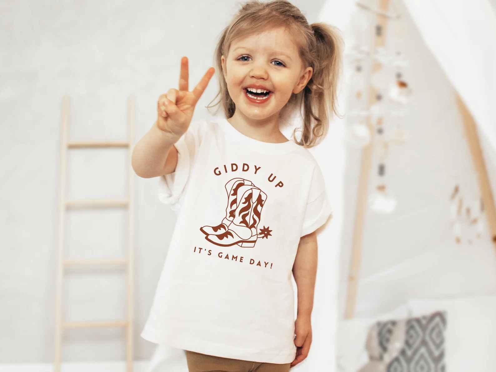 White t-shirt for girls with a brown cowboys graphic.