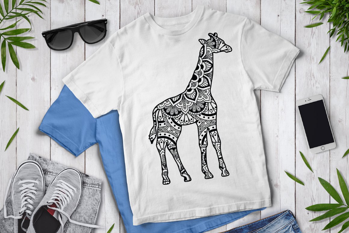 White t-shirt with the giraffe.