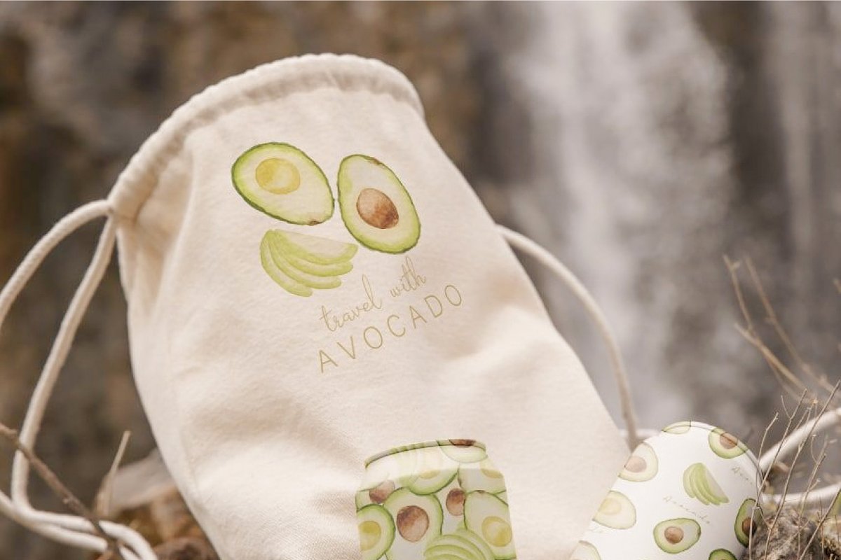 Little travel bag with avocado design.