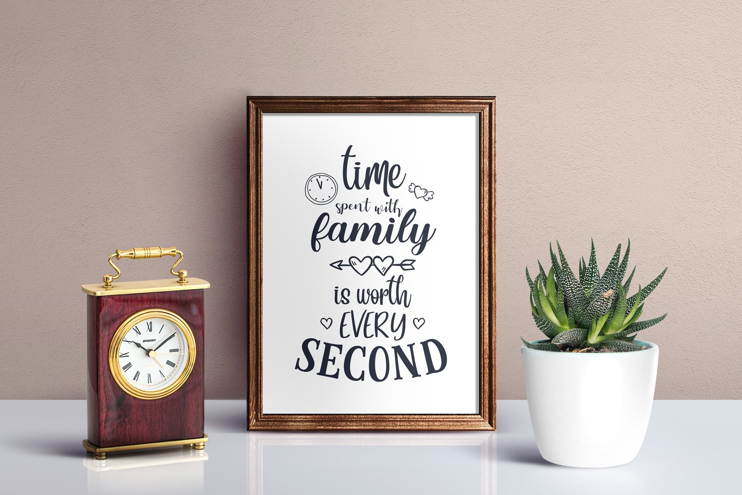 Nice poster with wooden frame and family quote.