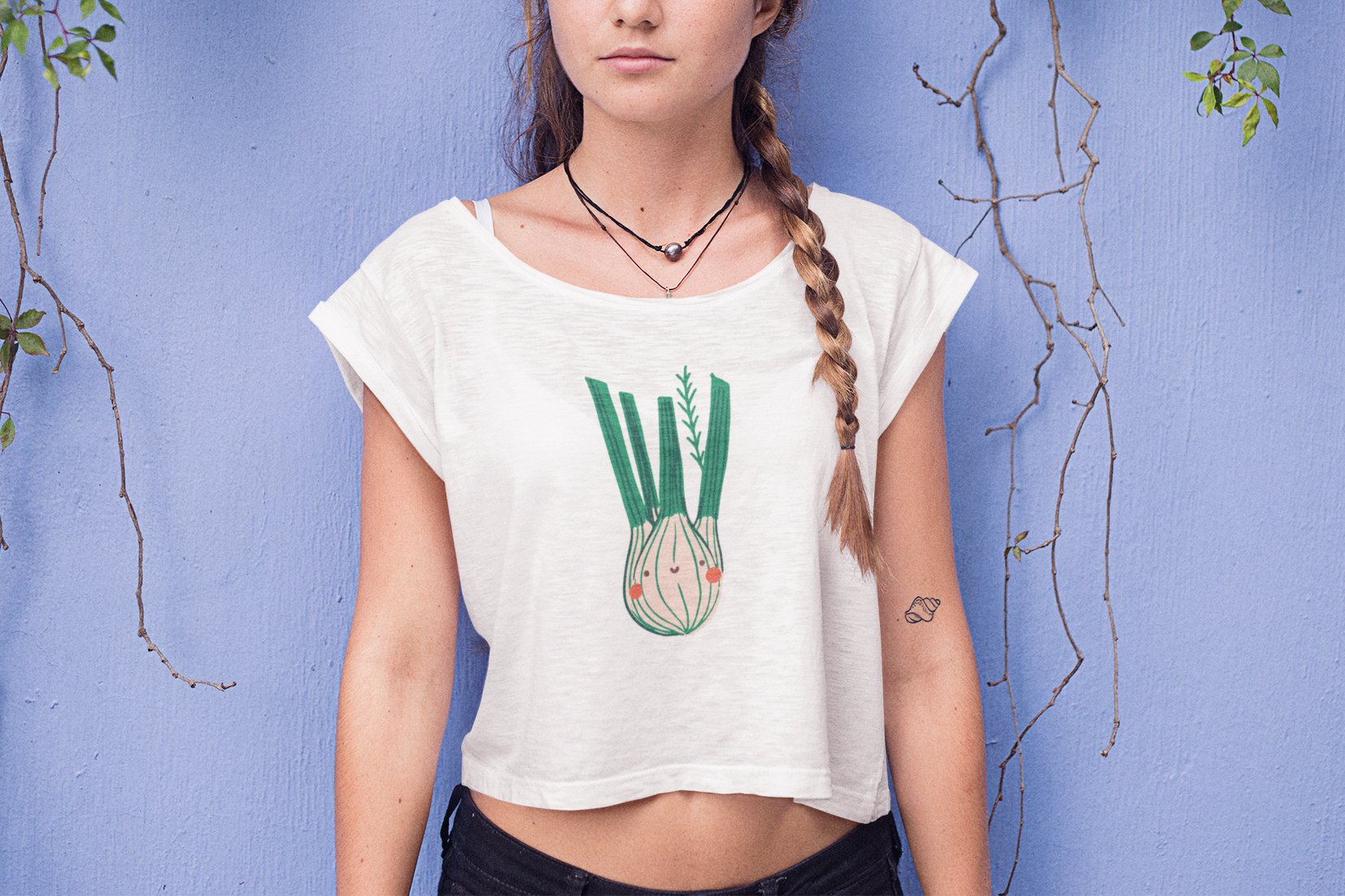 Short white t-shirt with creative onion.