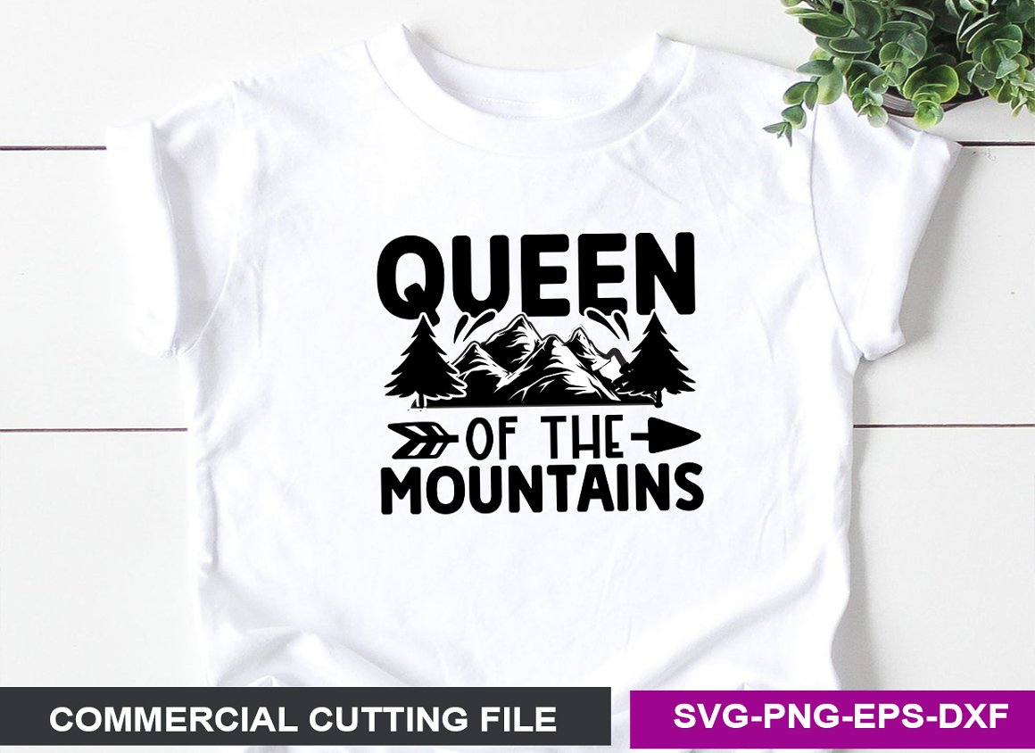 White T-shirt with the lettering "Queen of the mountains".