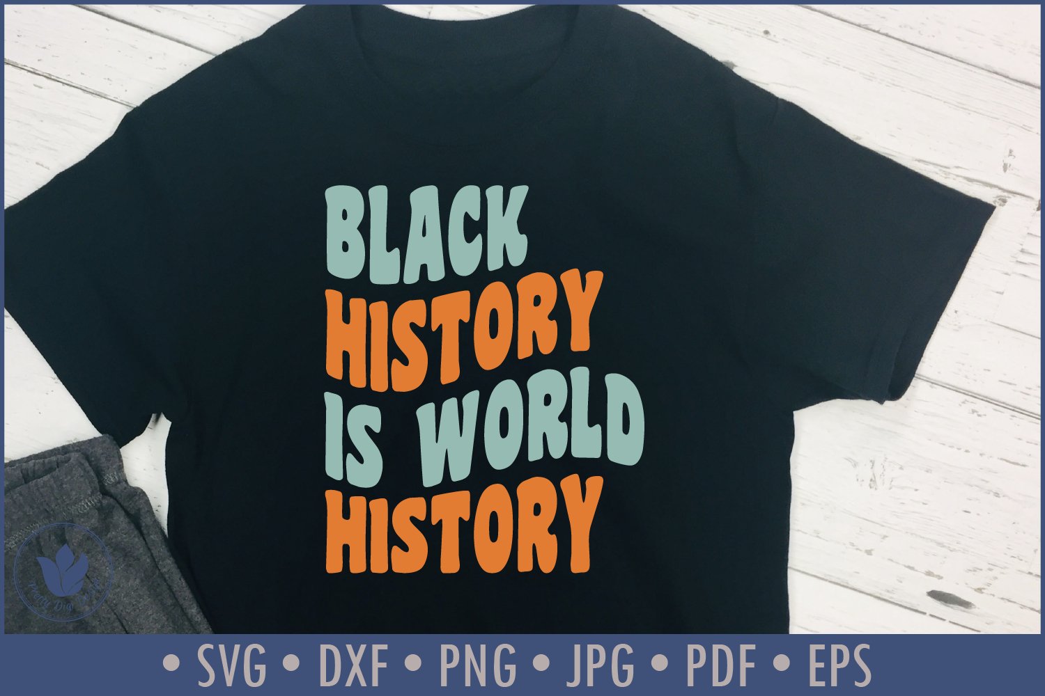 T-shirt in black with a beautiful print with the inscription.