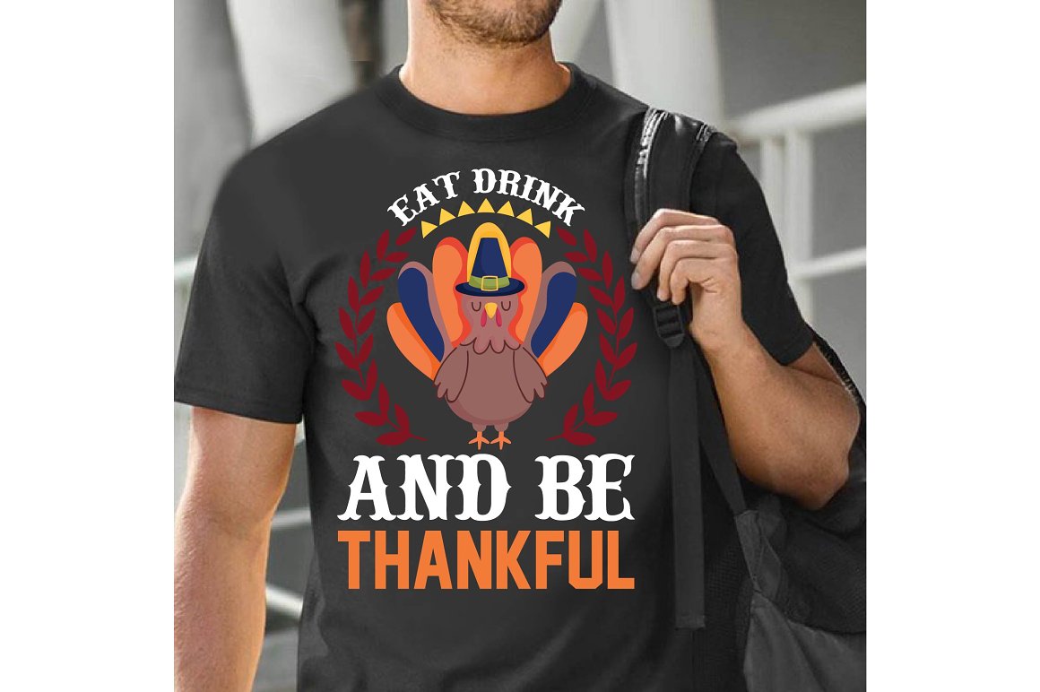 Black t-shirt with a beautiful print of a turkey in a cowboy hat.