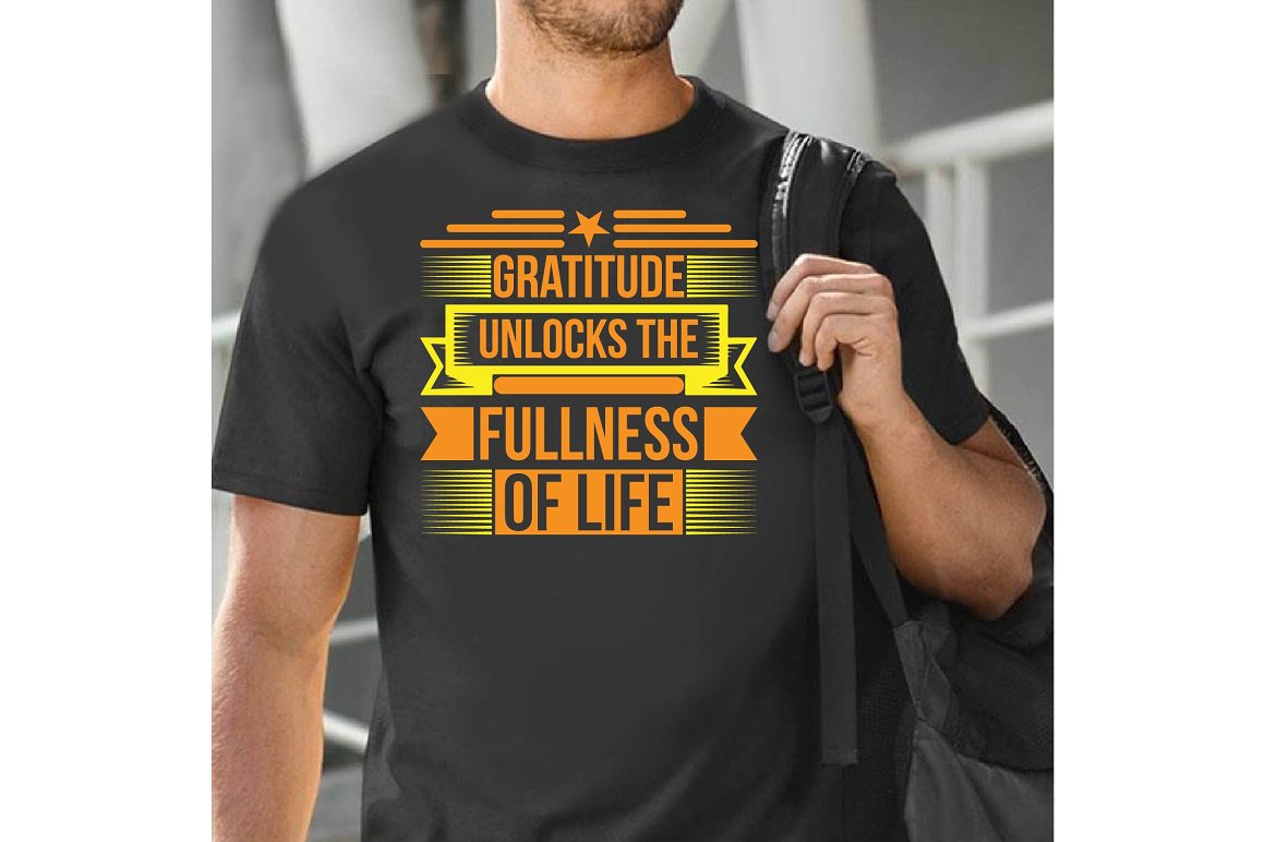 Black T-shirt with cute Thanksgiving print.