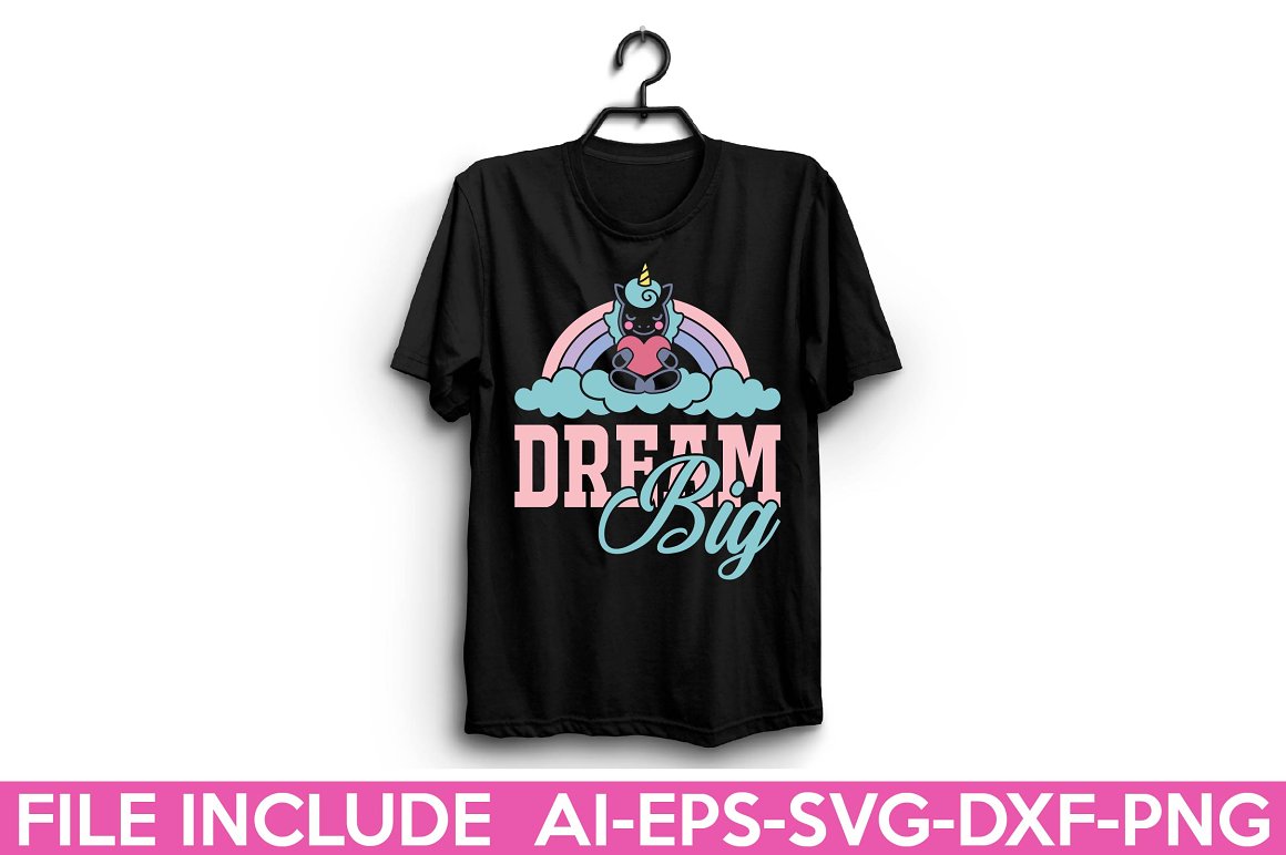 Black t-shirt with the lettering "Dream big".