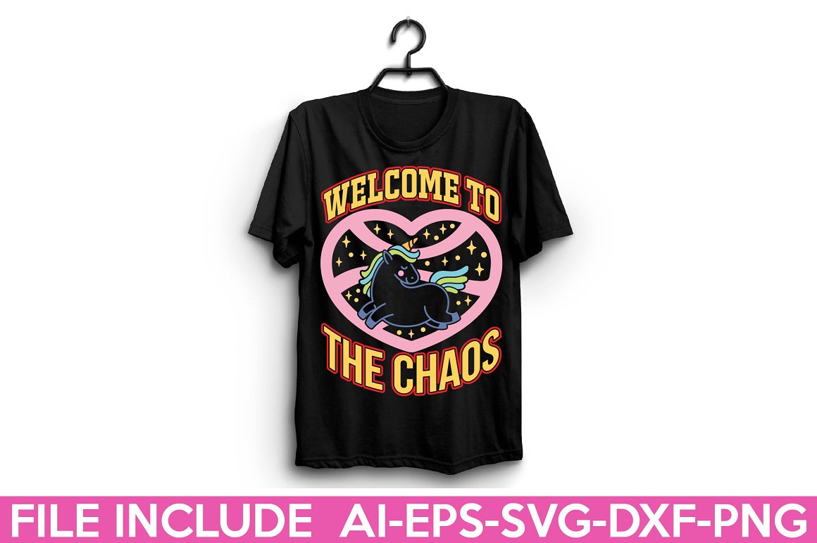 Black t-shirt with the lettering "Welcome to the chaos".