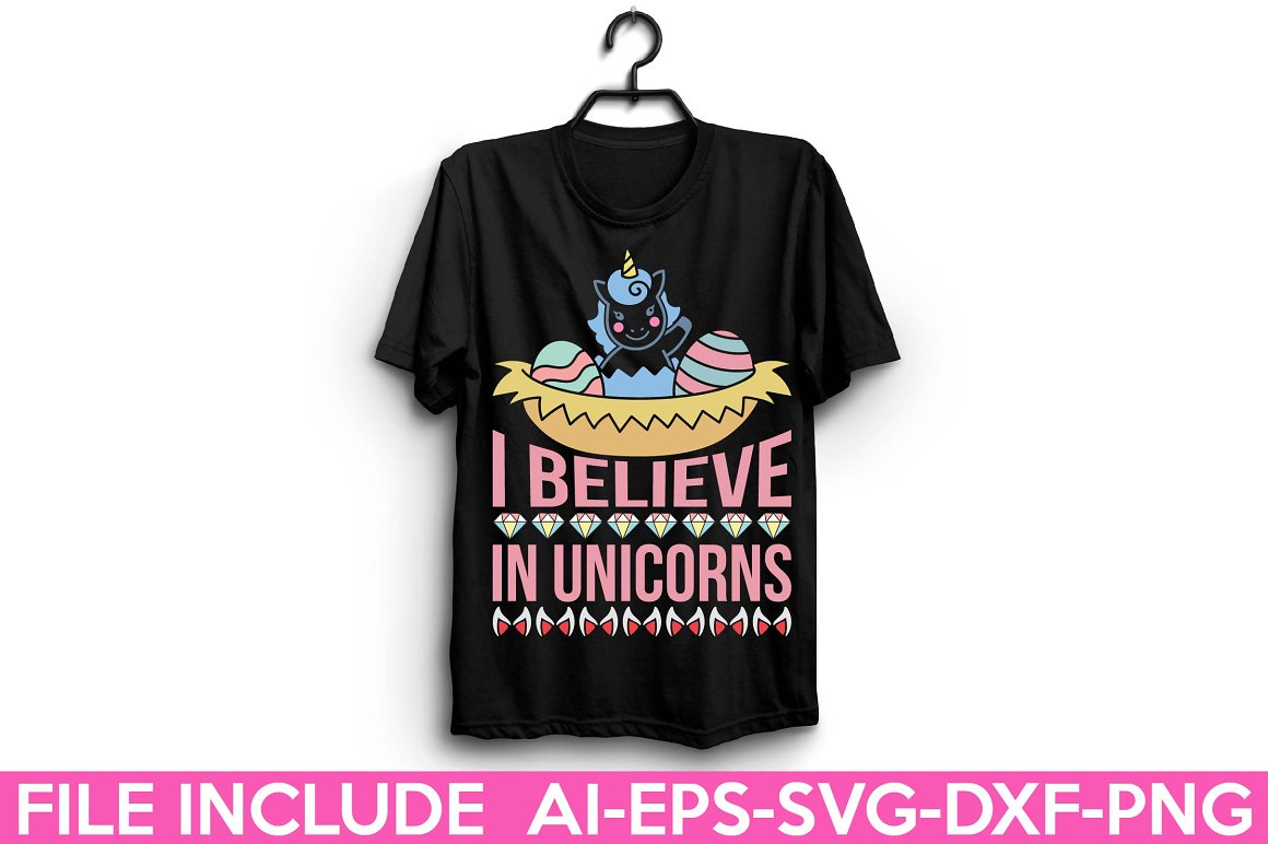 Black t-shirt with the lettering "I believe in unicorns".