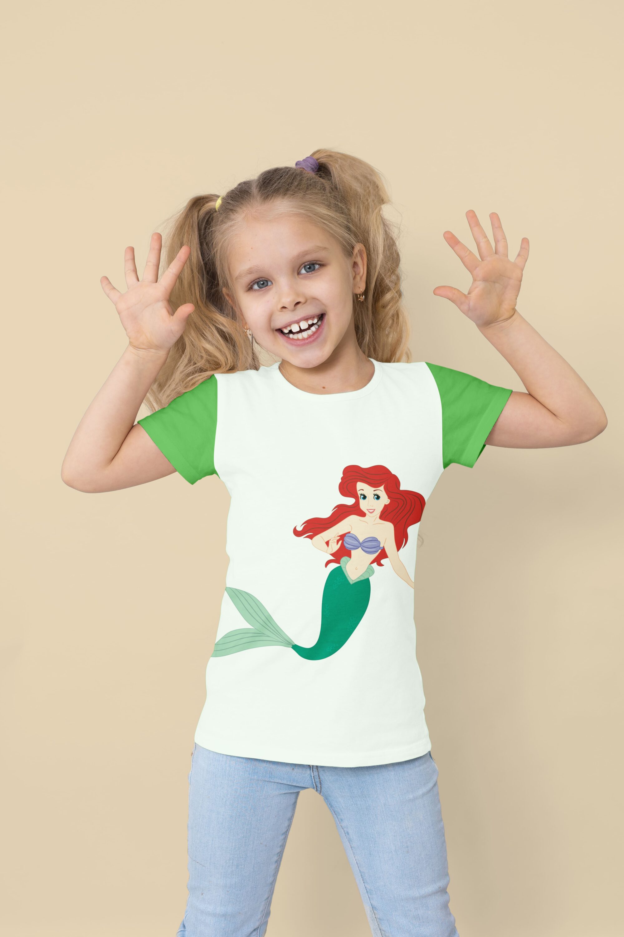 Bicolor t-shirt for the girl with the classic mermaid.