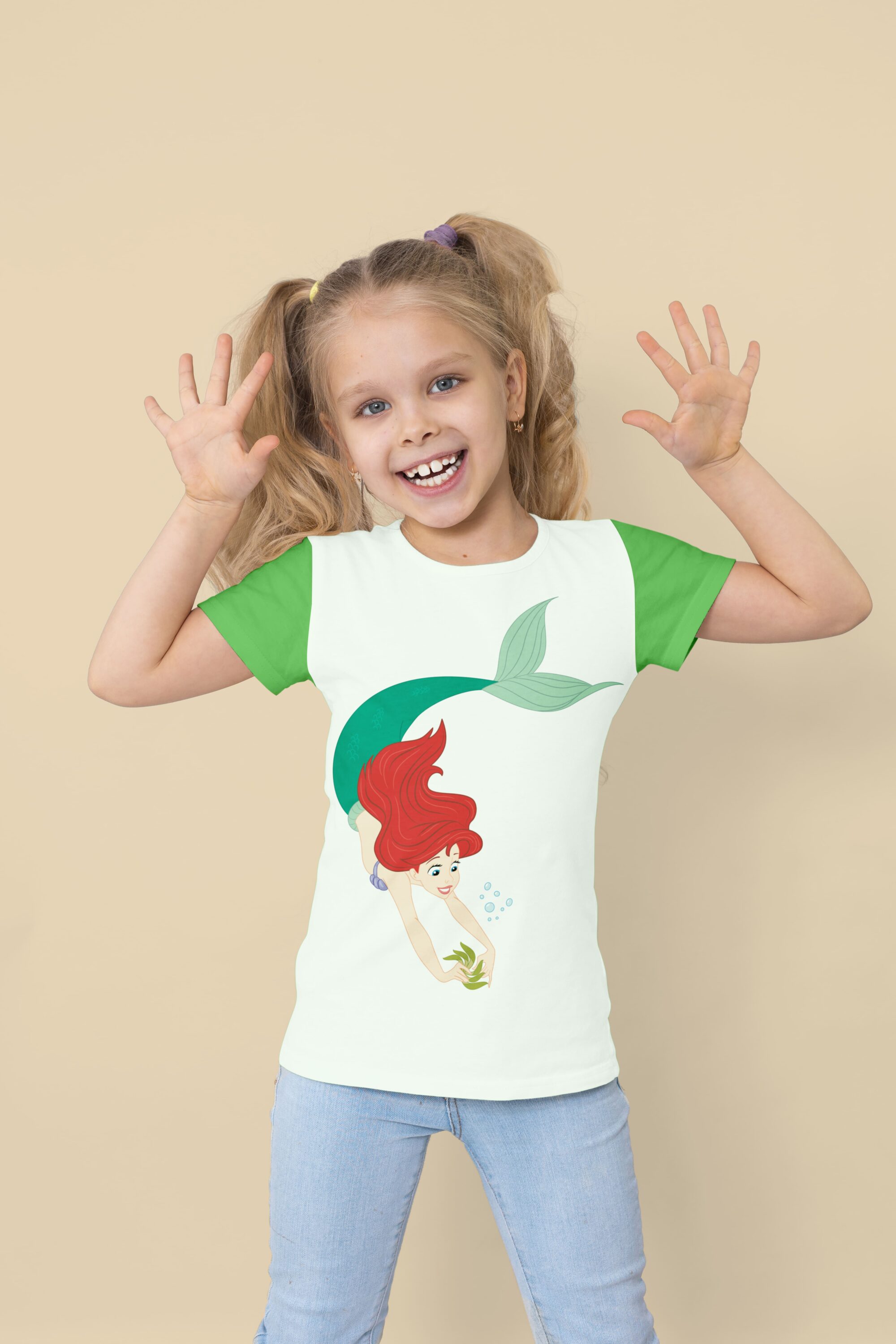 Bicolor t-shirt with the colorful mermaid.