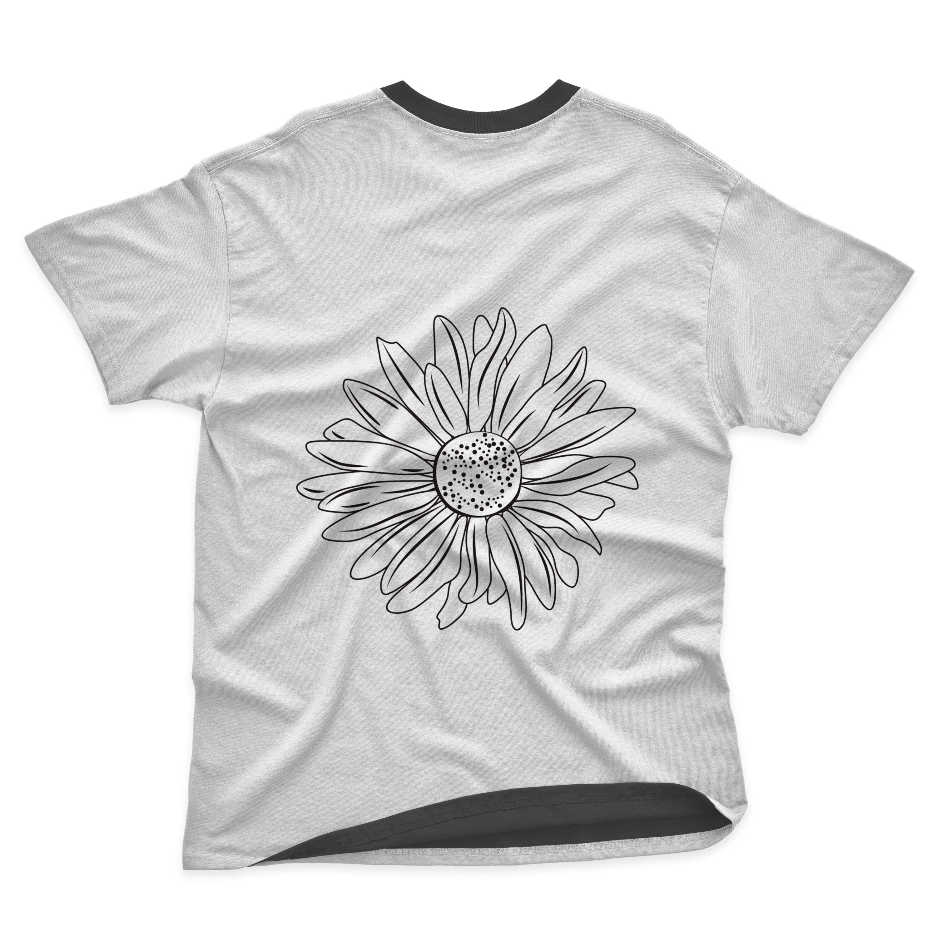 Outlined daisy printed on the t-shirt.