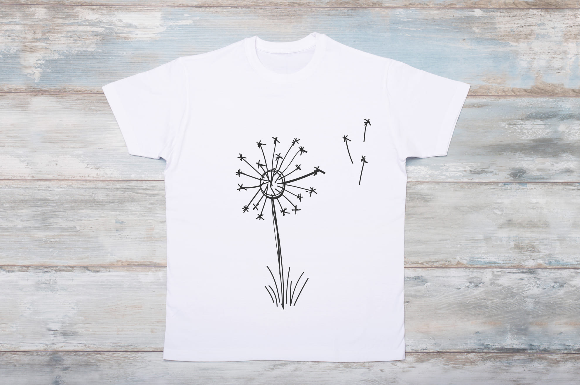T-shirt image with exquisite dandelion print.