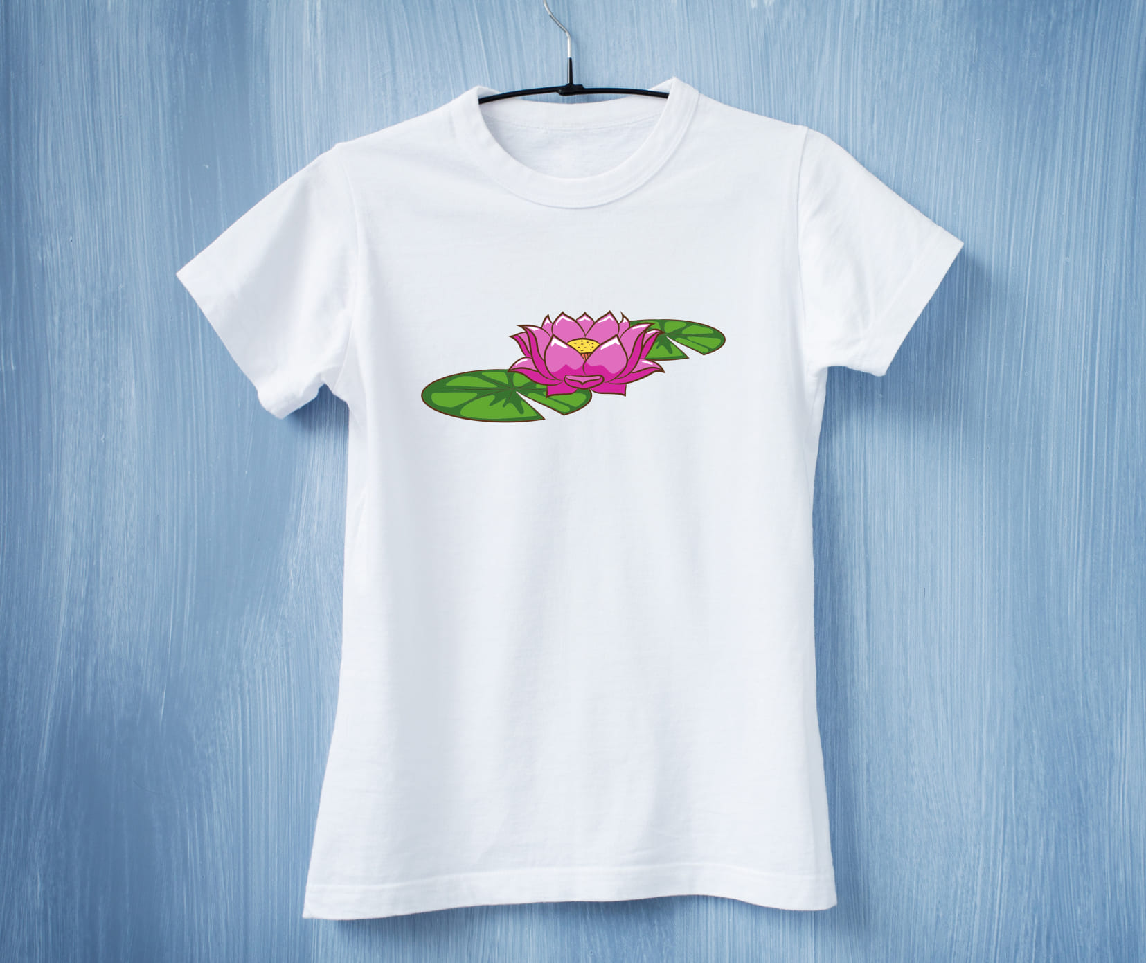 Women white t-shirt with the small delicate lotus.