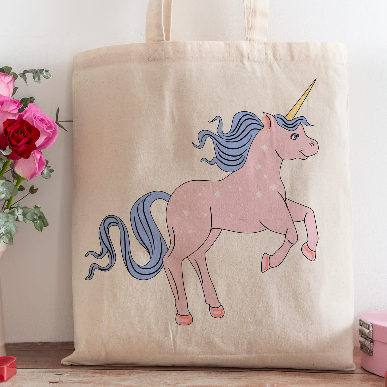 Shopping bag with magical unicorn.