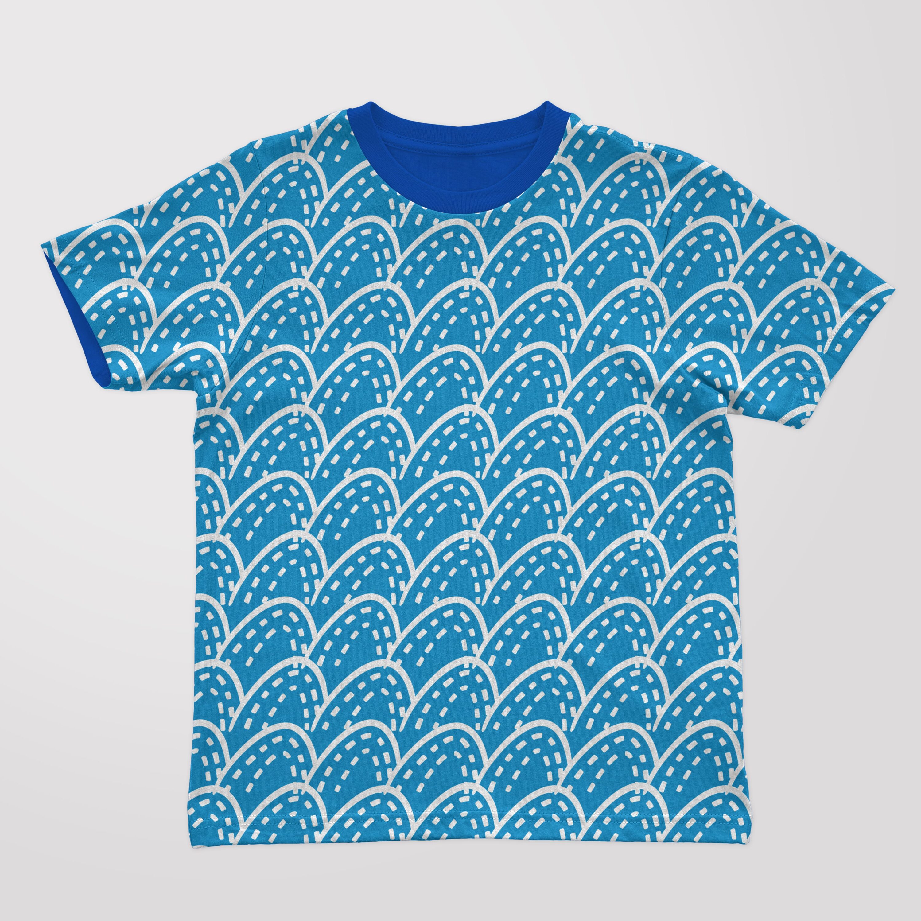 Stylish blue t-shirt with the scales.