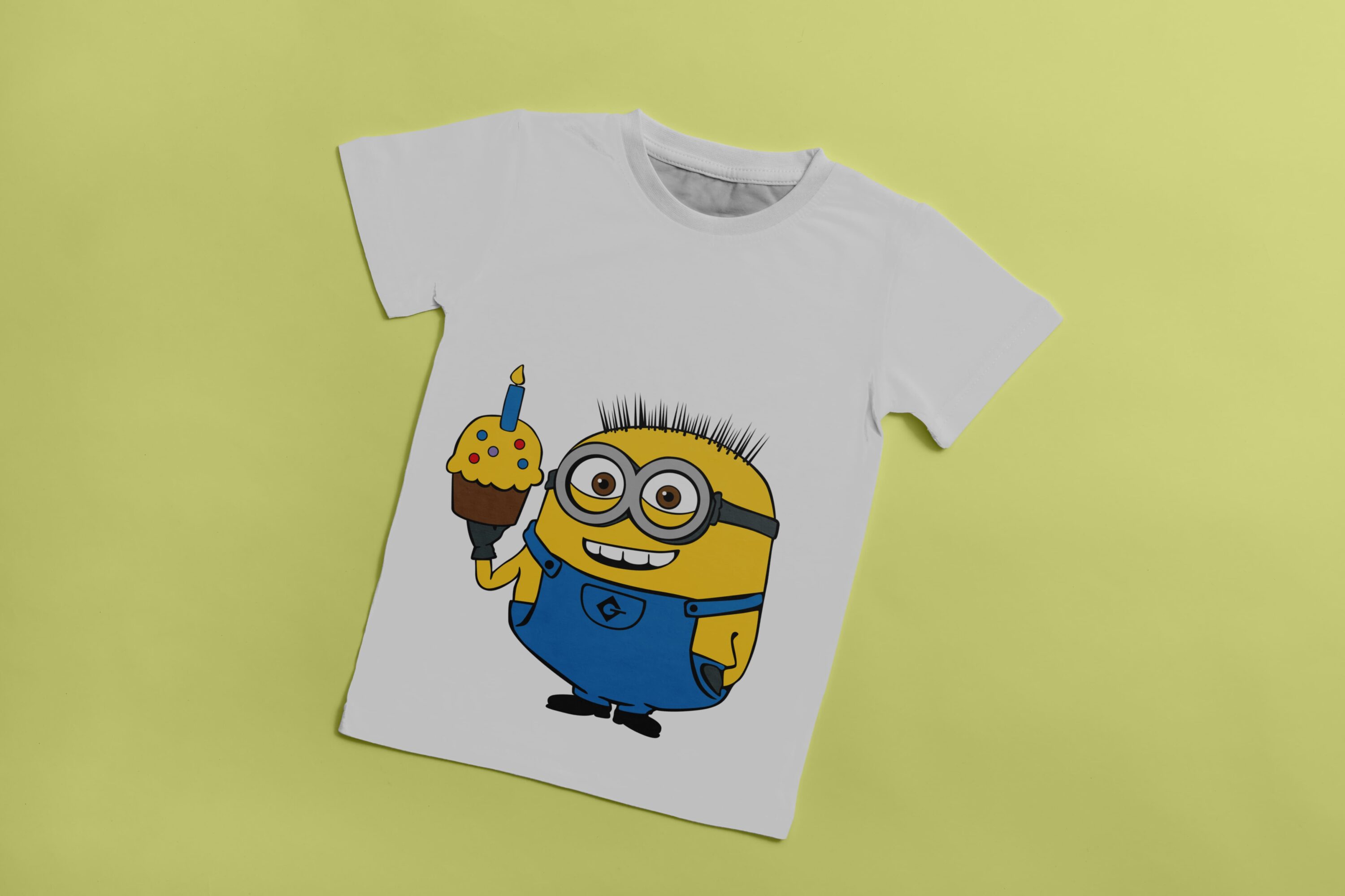 White T-shirt with a picture of a happy character - Minion with a birthday cake.