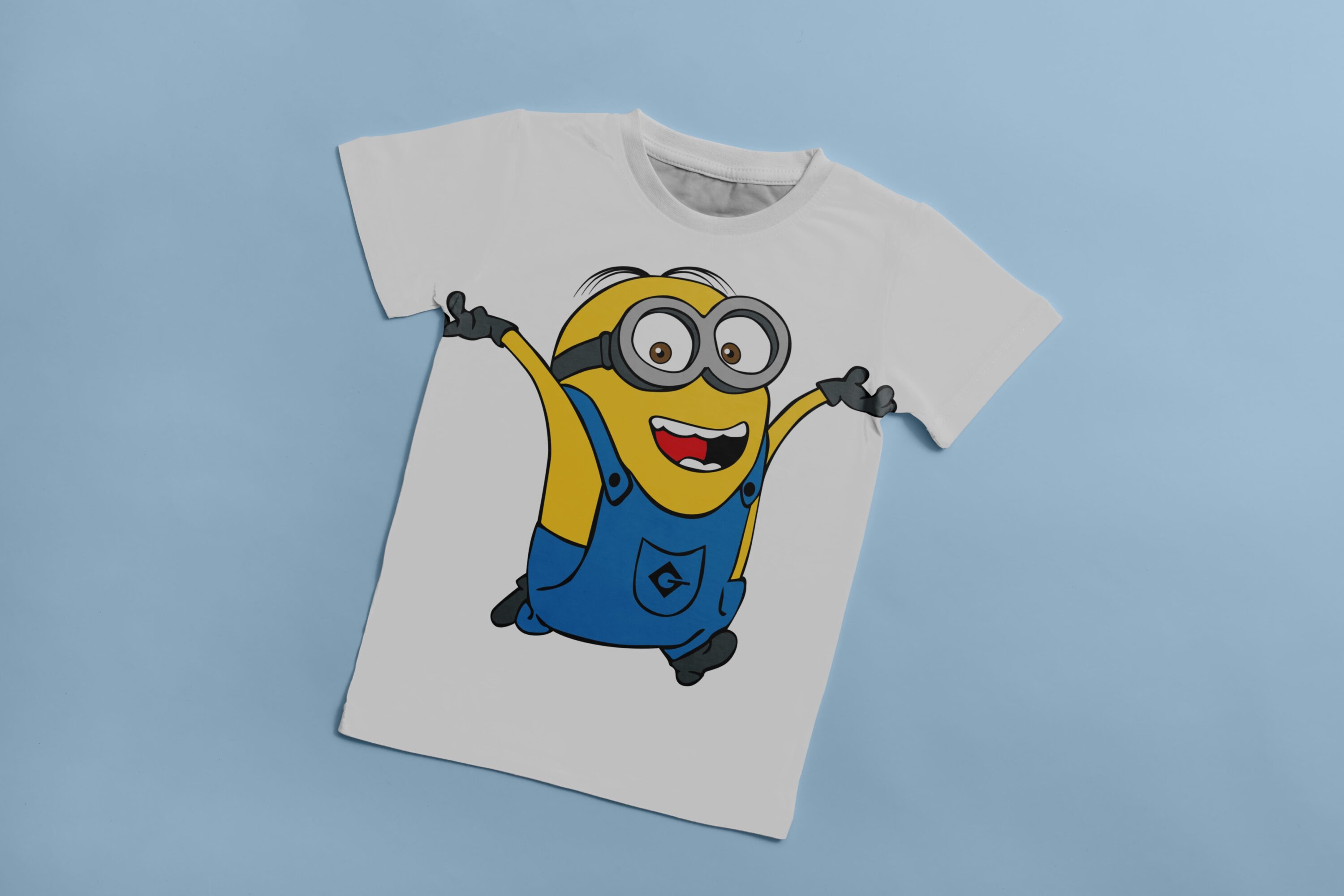 White T-shirt with a picture of a happy character - Minion.