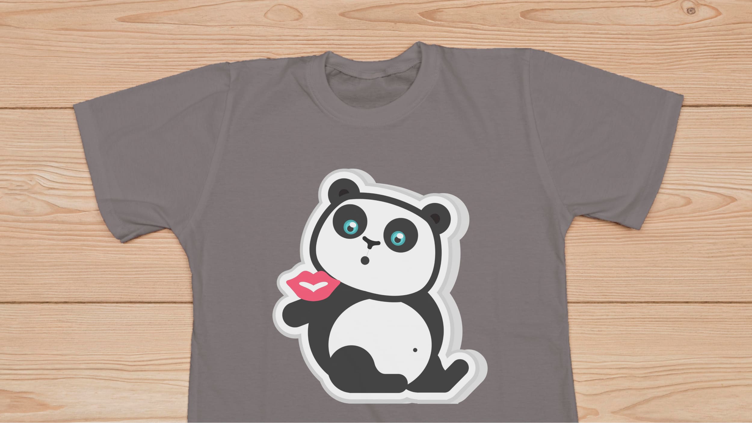 Gray t-shirt with enamored panda bear on a wooden background.