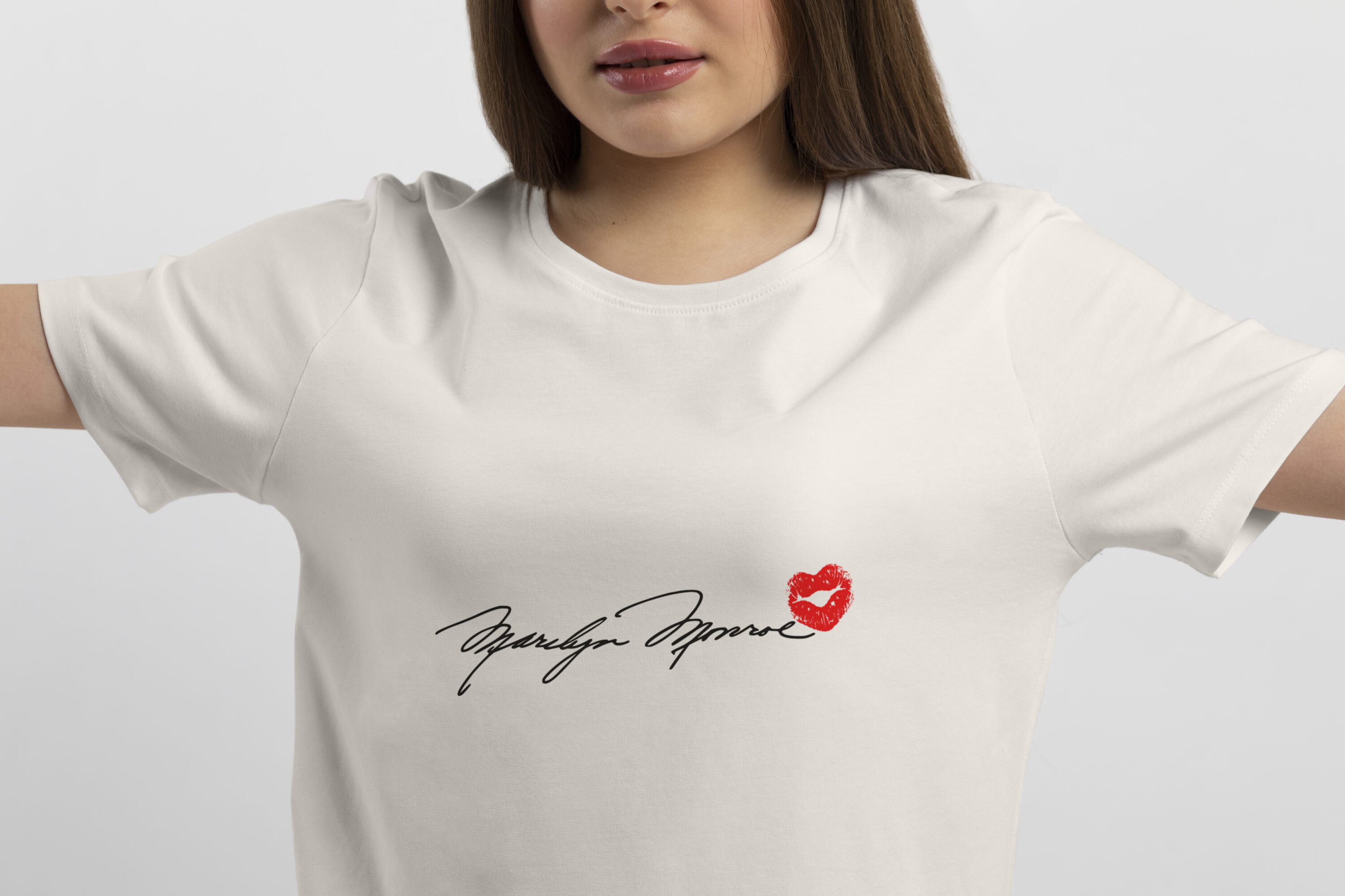 Image of a white t-shirt with an amazing print of Marilyn Monroe signature.
