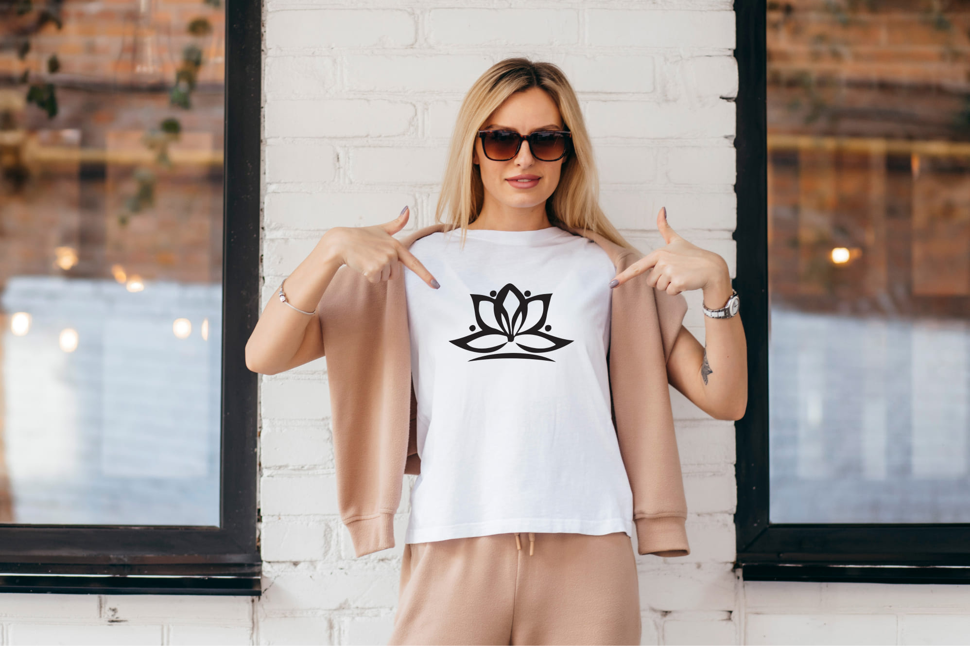 Cool silhouette lotus design on the white t-shirt.