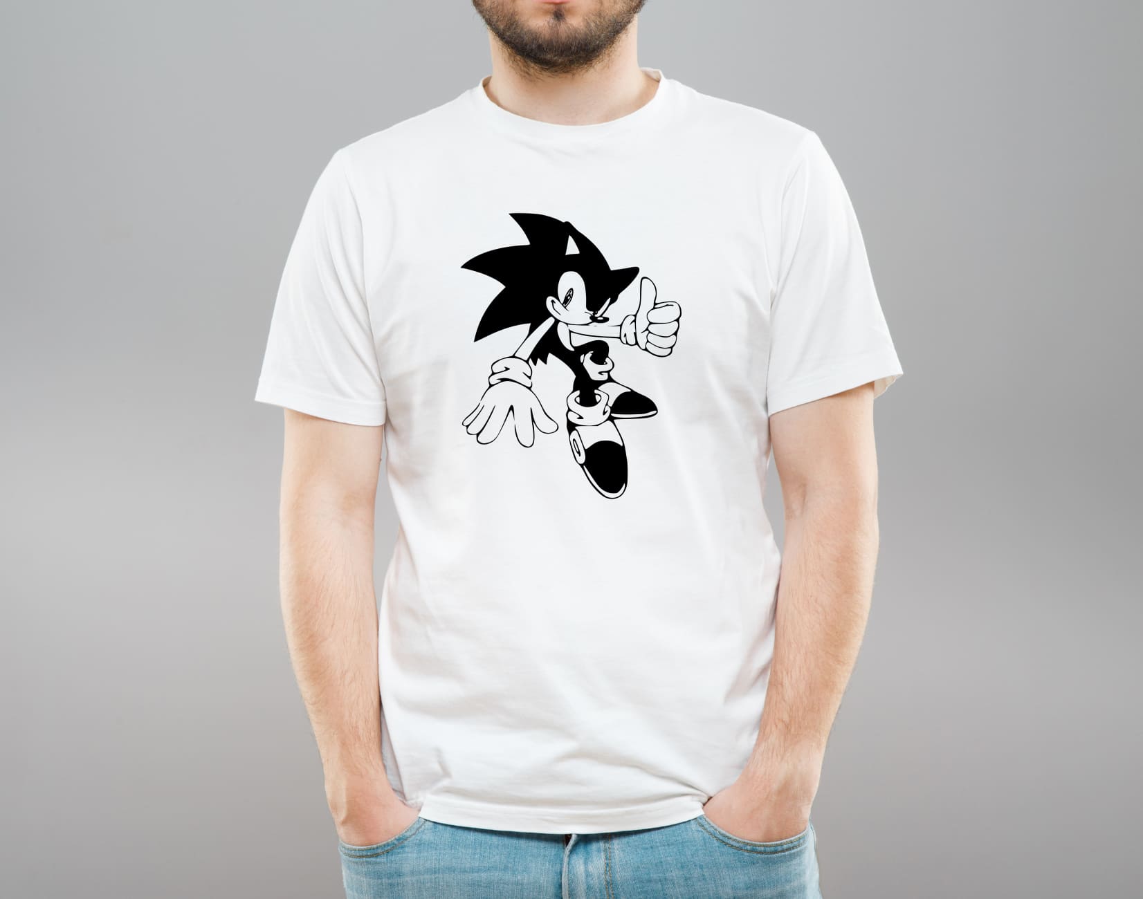 White t-shirt with the active silhouette Sonic.