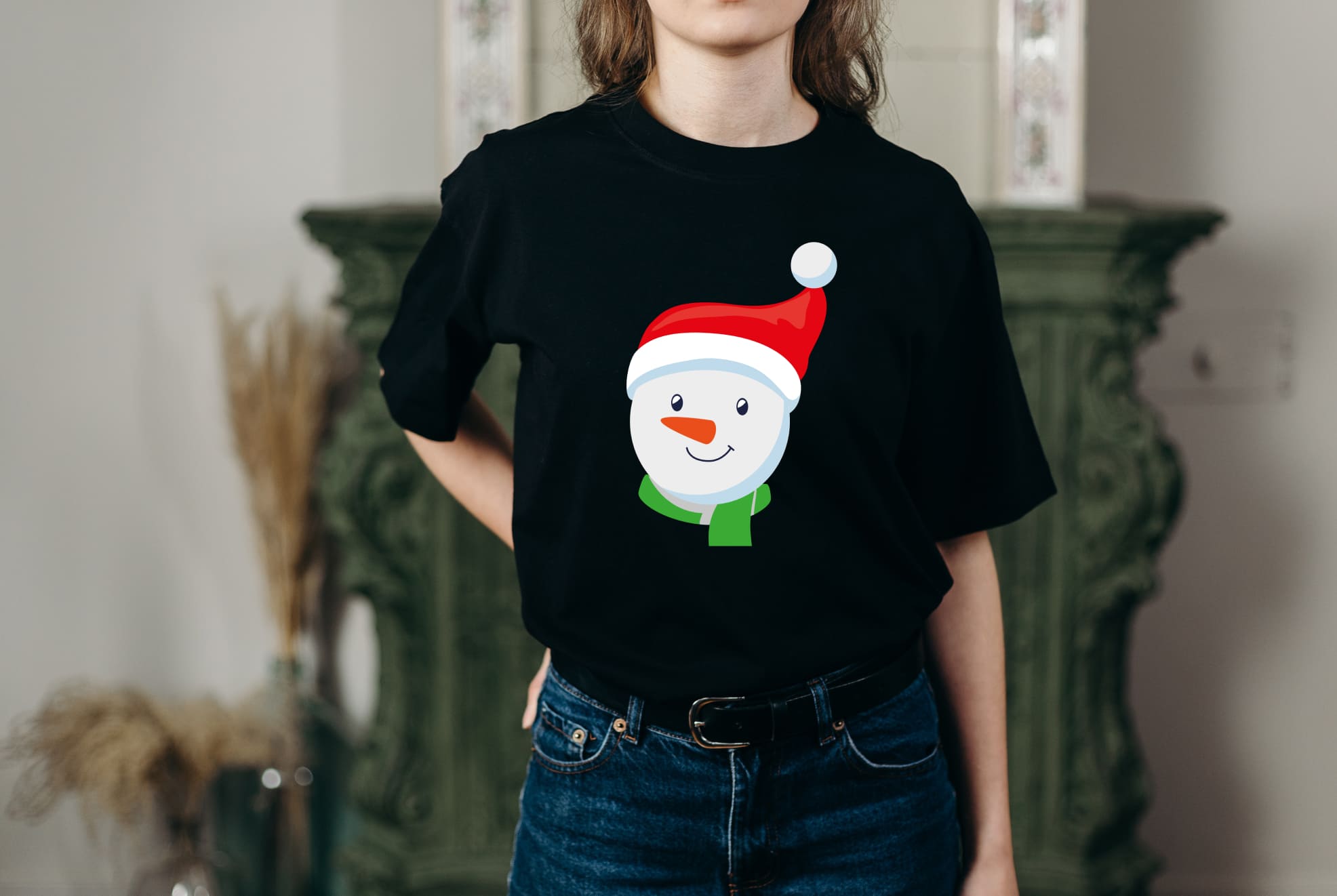 Black t-shirt with the snowman face.