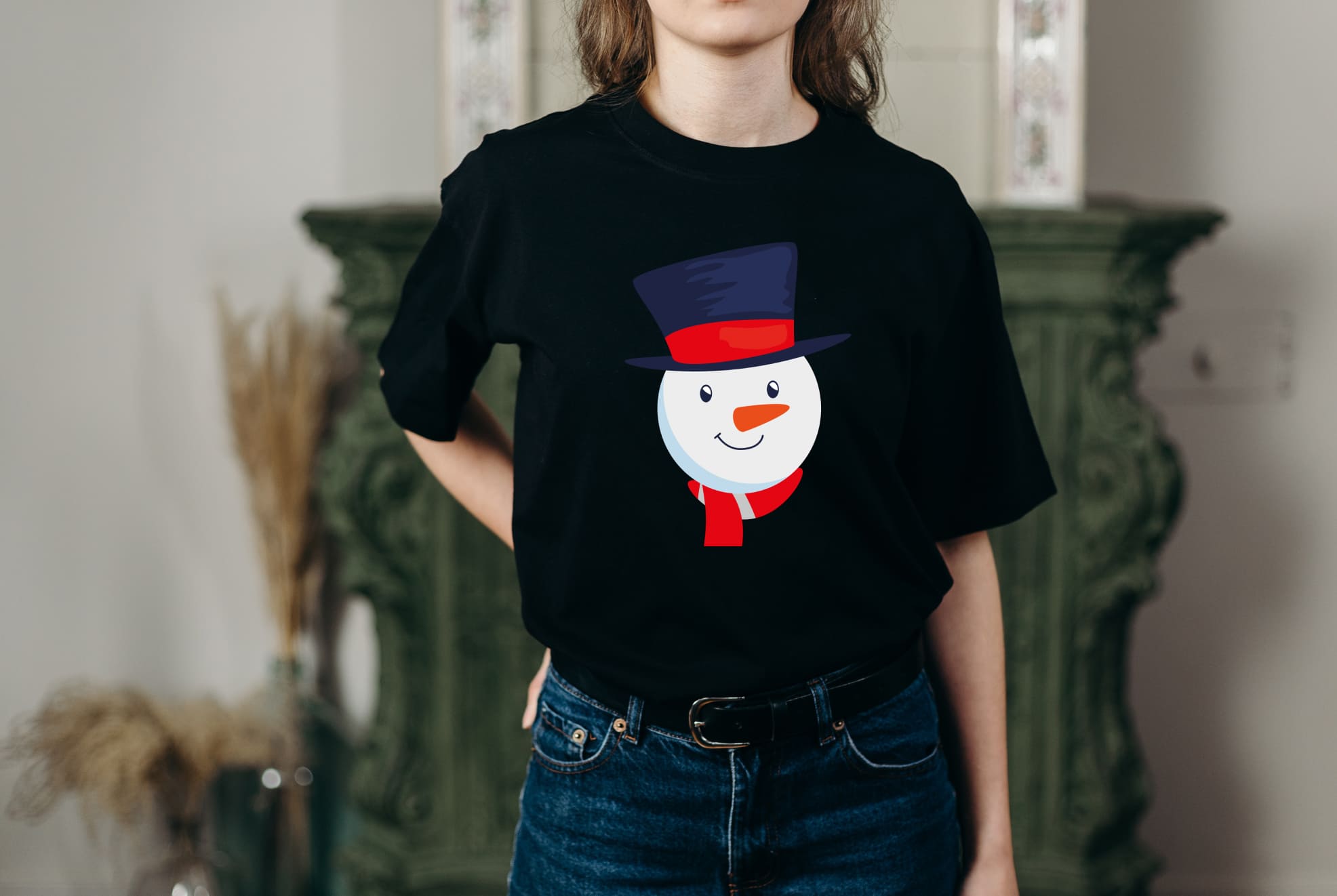 Interesting snowman in a hat on the black t-shirt.