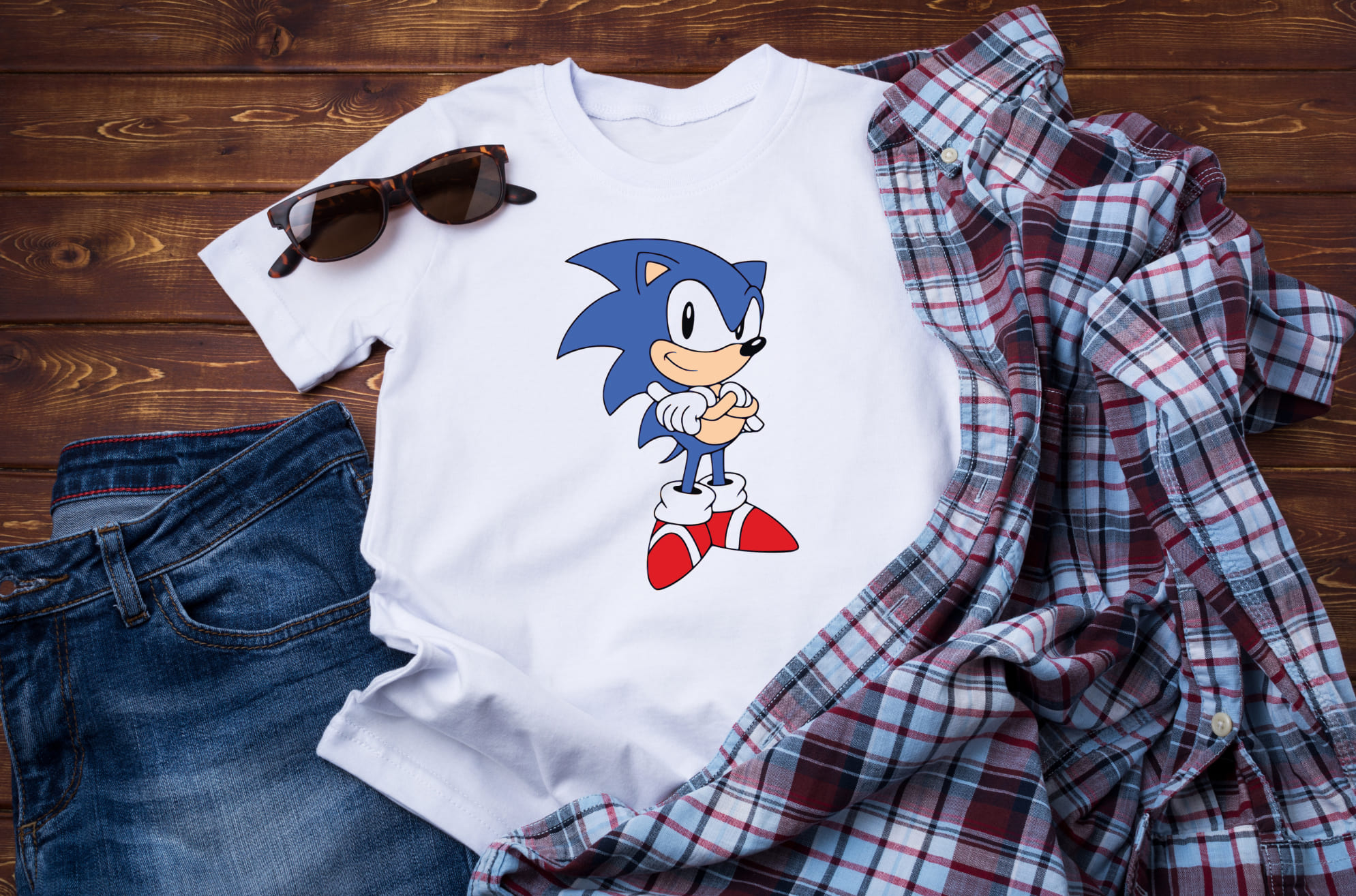 So wondered Sonic on the white t-shirt.