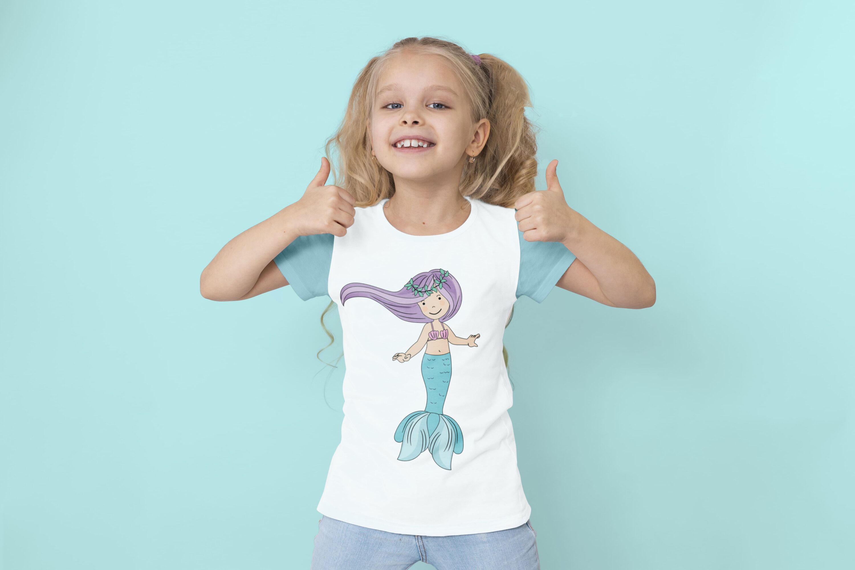 So cute t-shirt with the little mermaid.