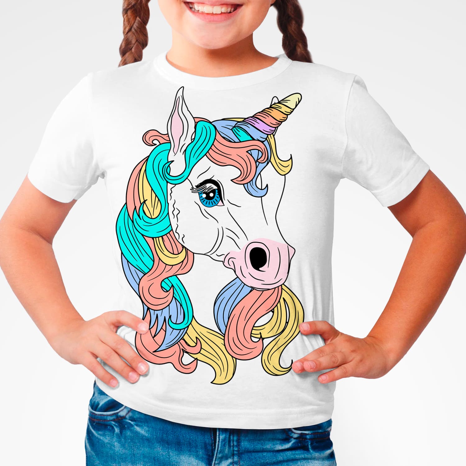 Unicorn face print on the cute t-shirt.