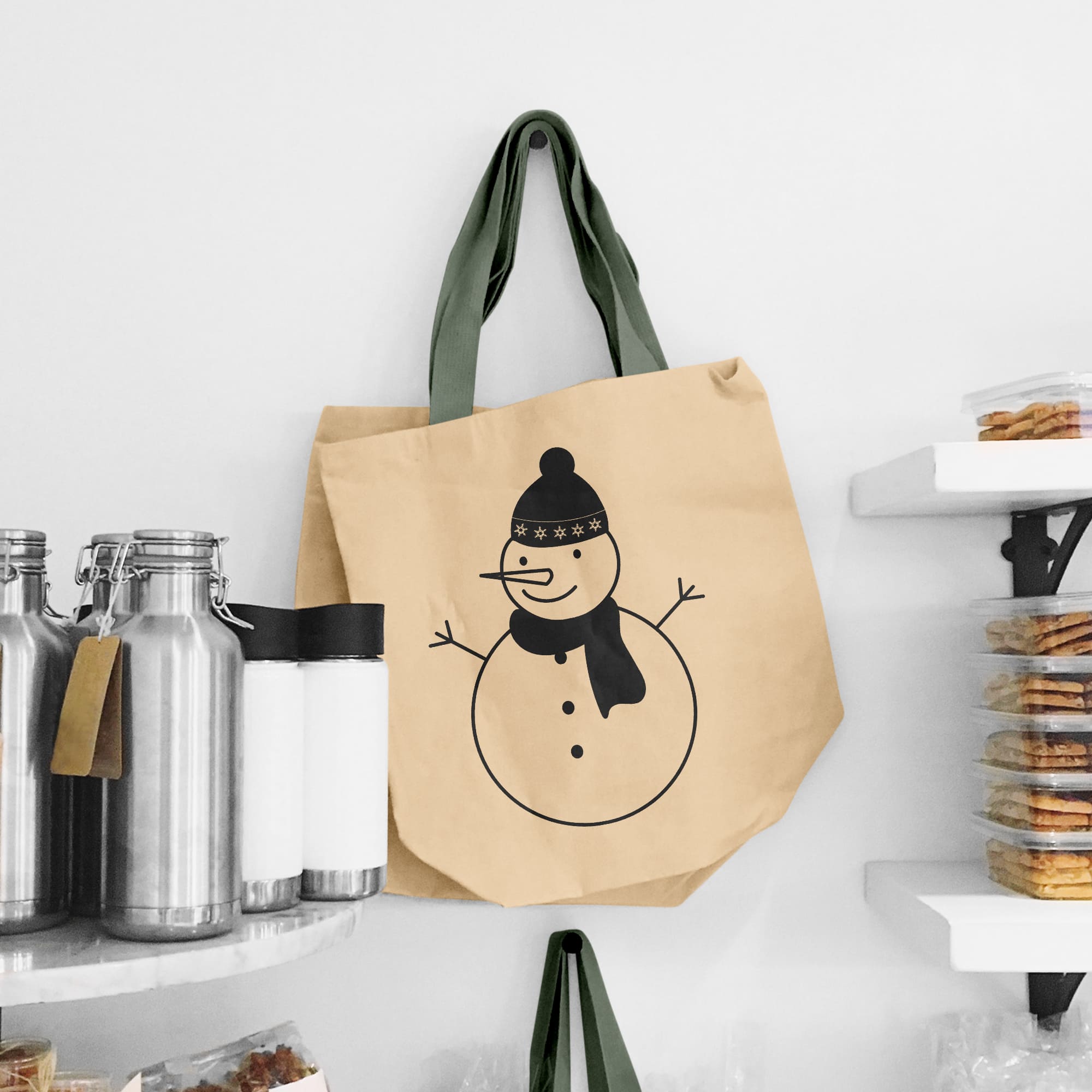 Cute shopping bag with Christmas snowman.