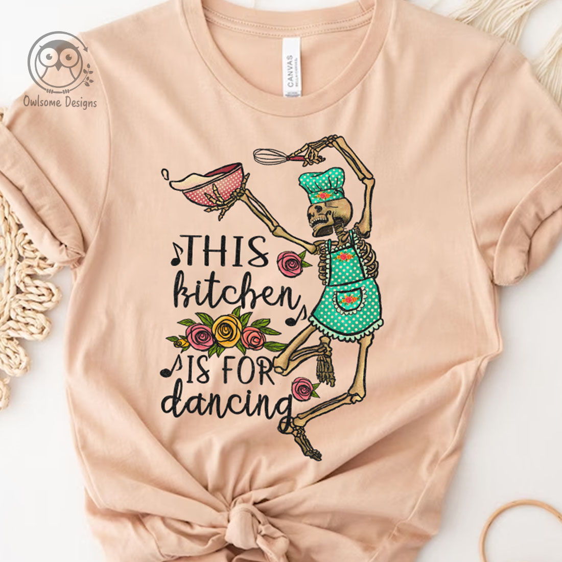 Image T-shirt with an irresistible print of a skeleton dancing in the kitchen.