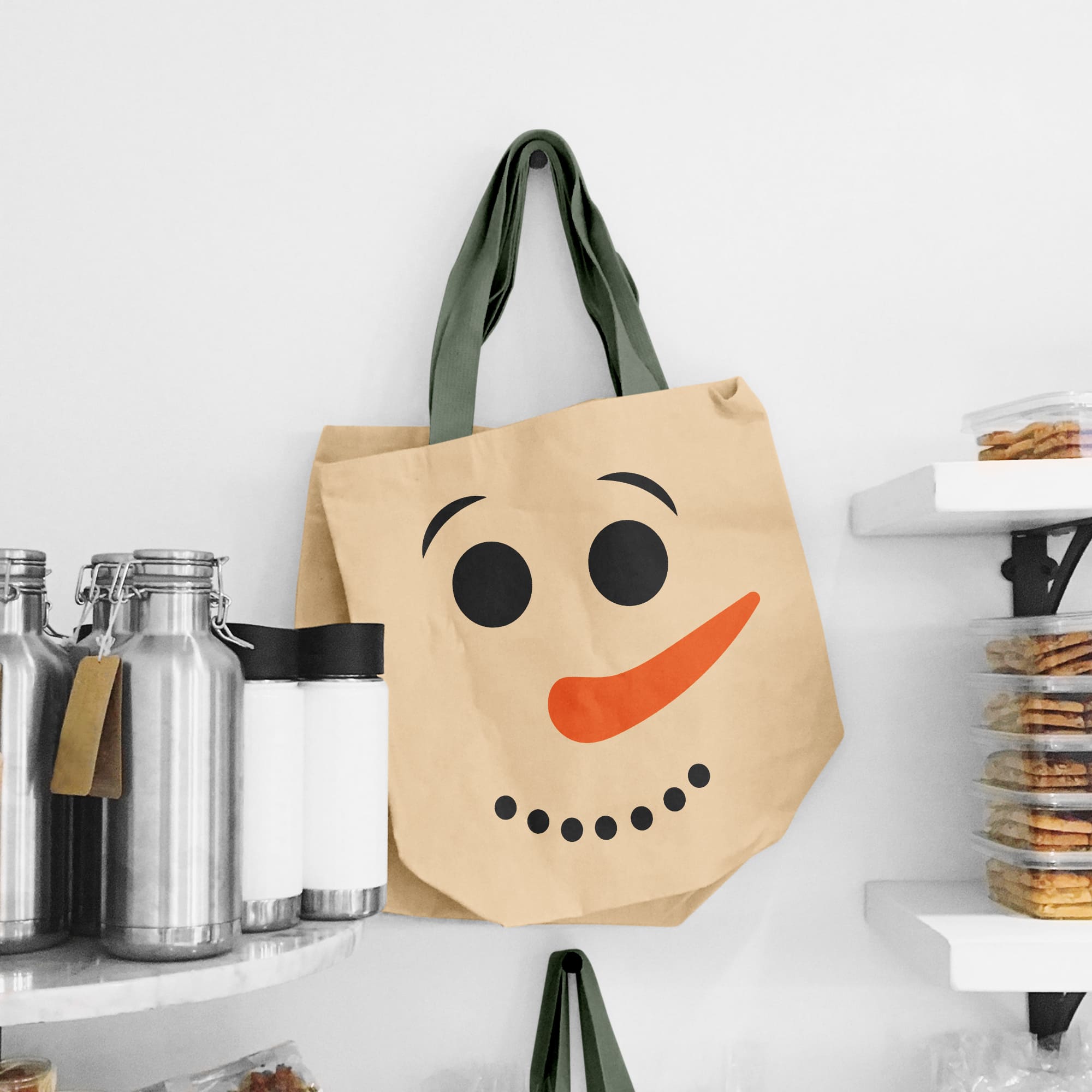 Cute shopping bag with Christmas snowman face.