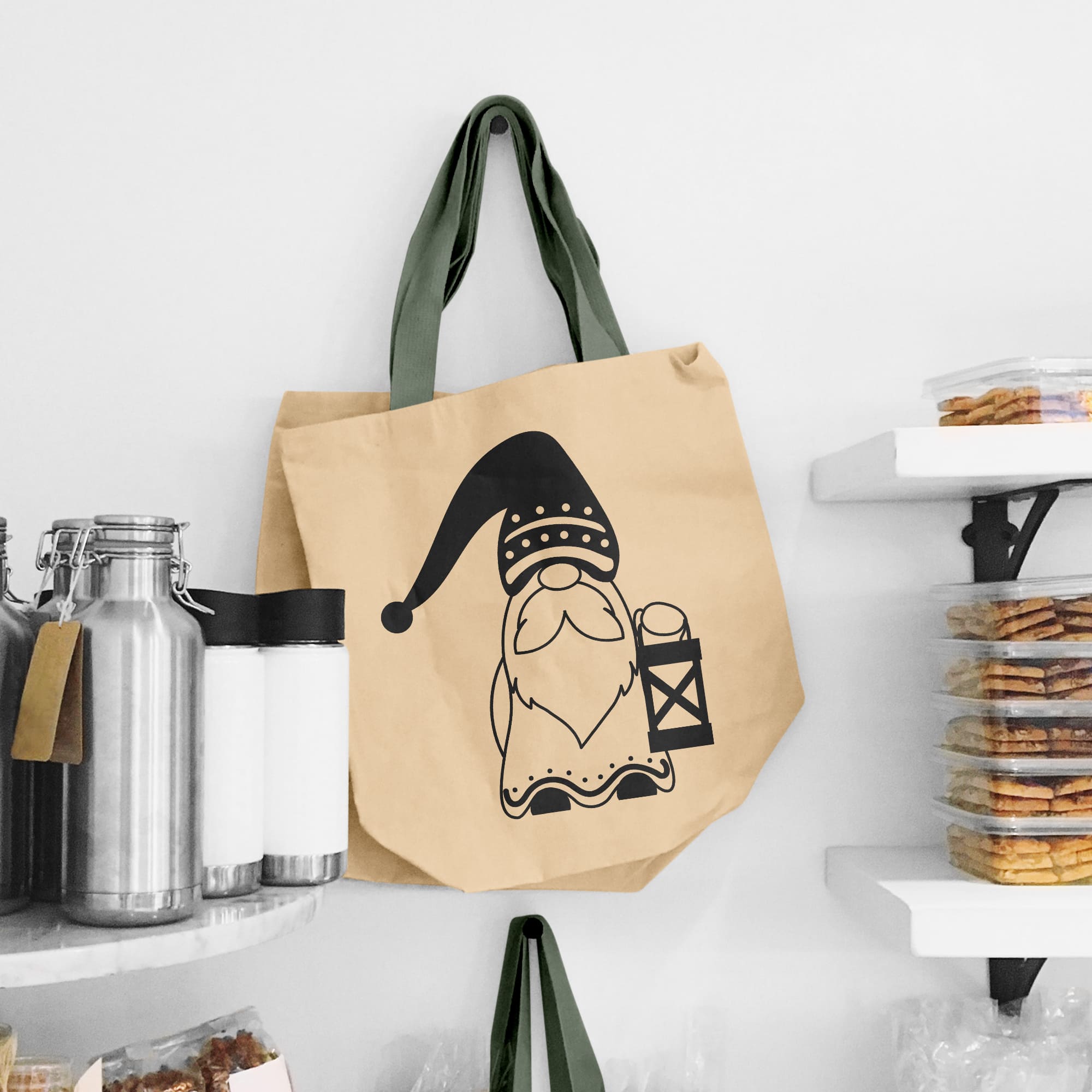 Shopping bag with Christmas gnomes.