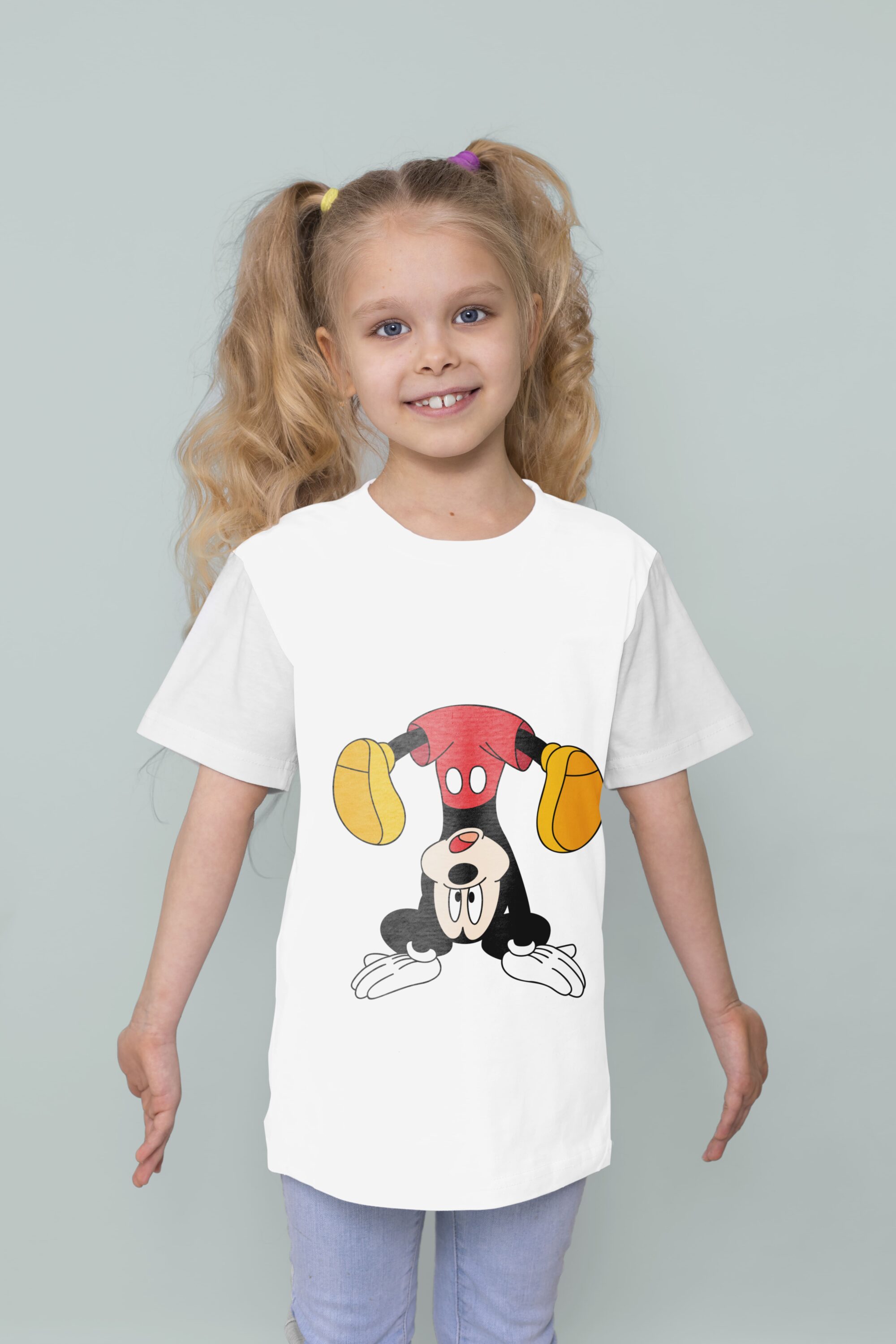 Cute t-shirt with disney mickey mouse.