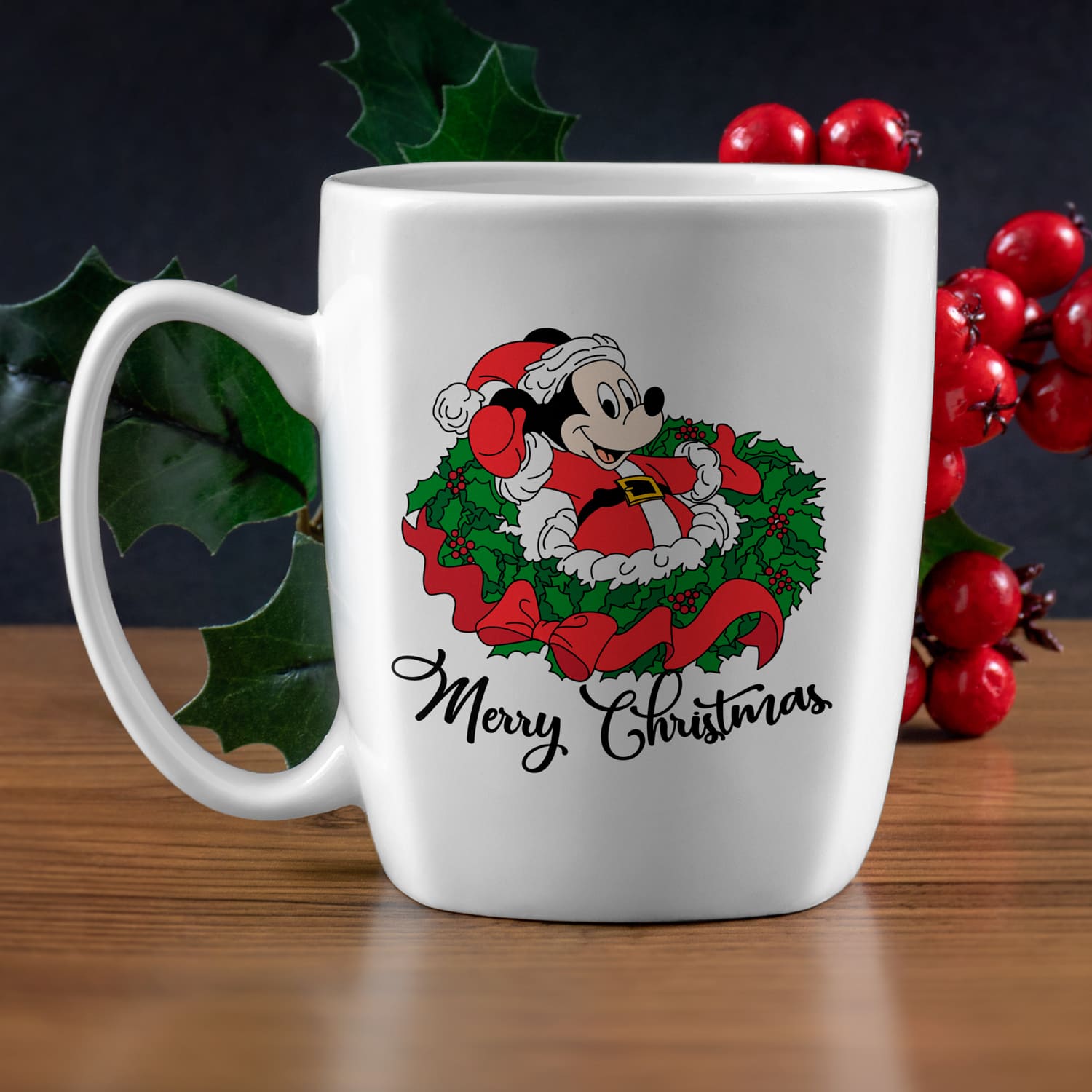 Themed cup Mickey Mouse Christmas design.