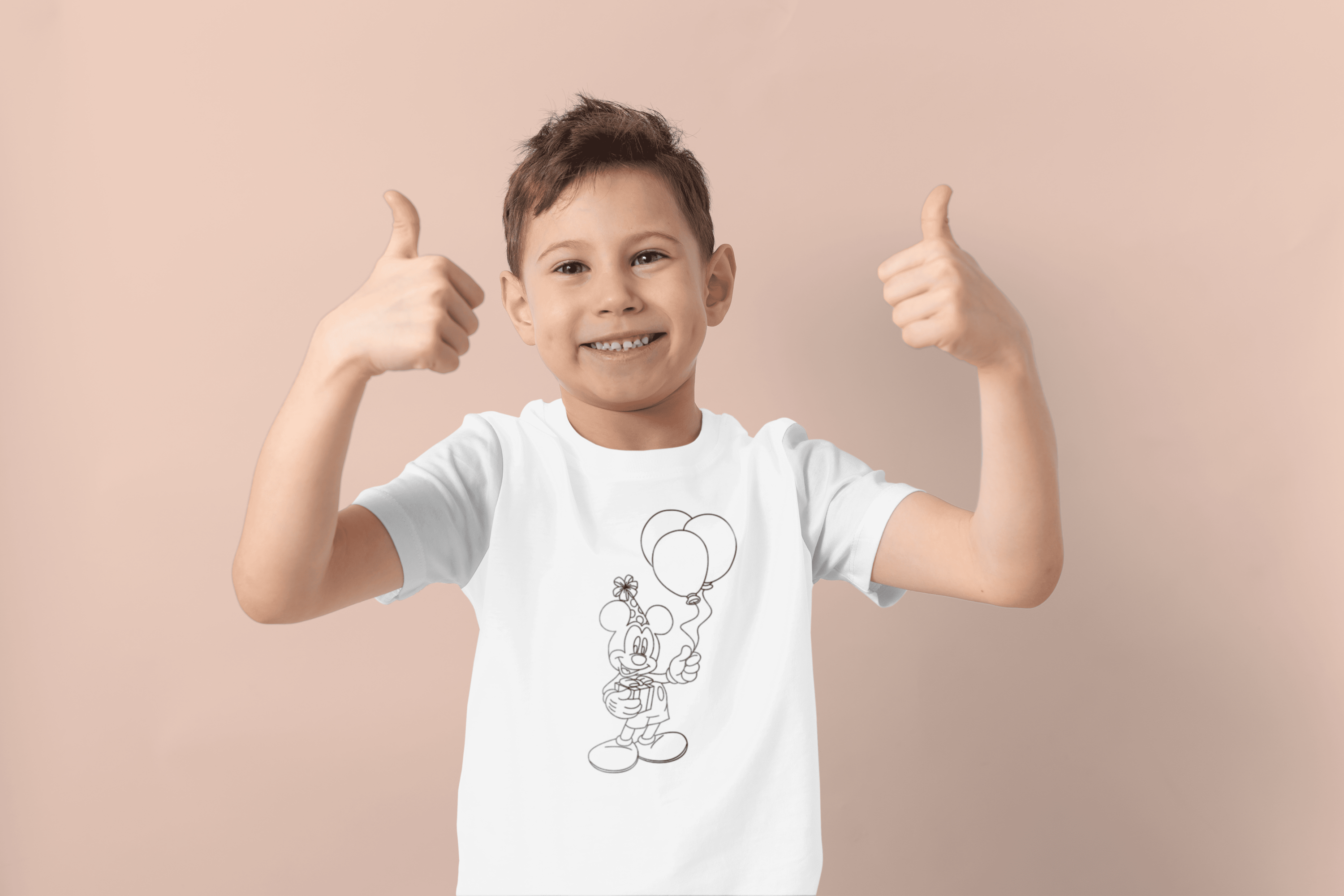 Cool kid's t-shirt with the festive Mickey Louse in an outline.