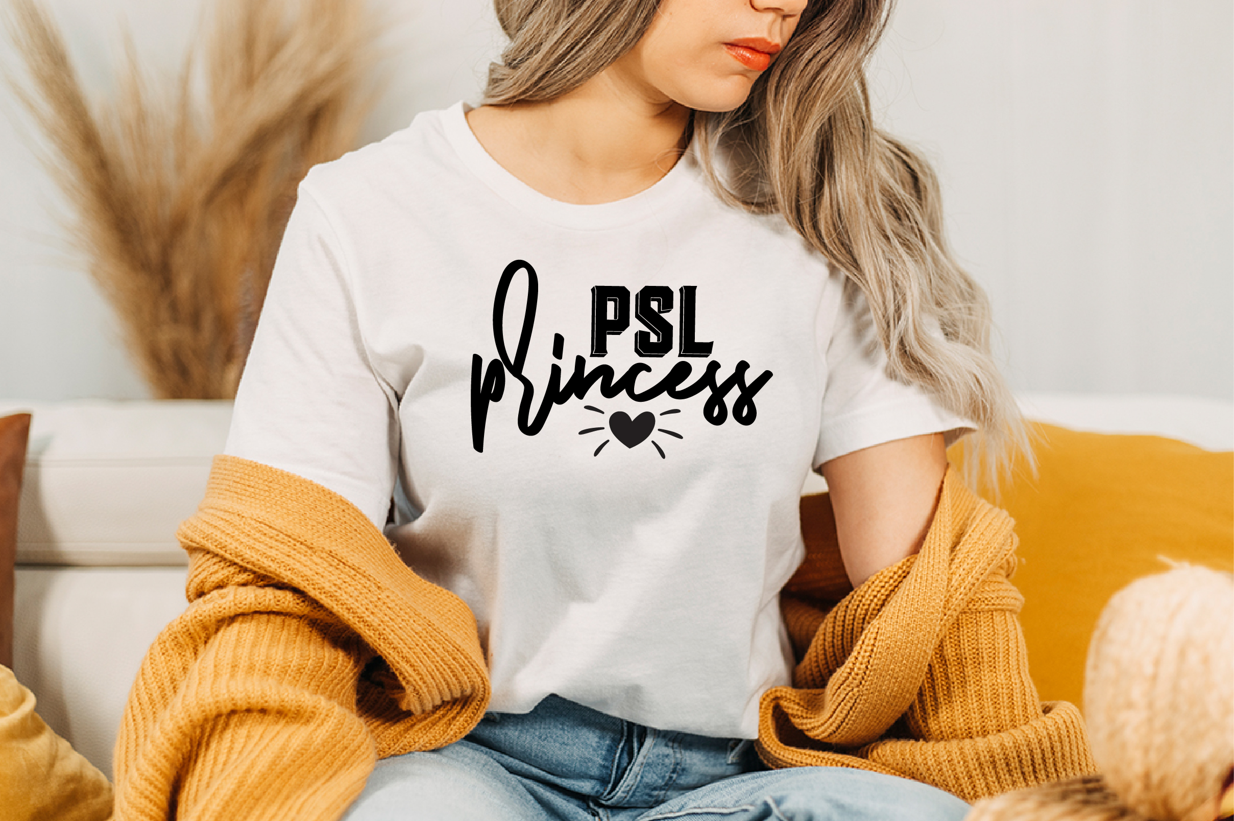 Image of a white t-shirt with a wonderful black inscription Psl Princess.